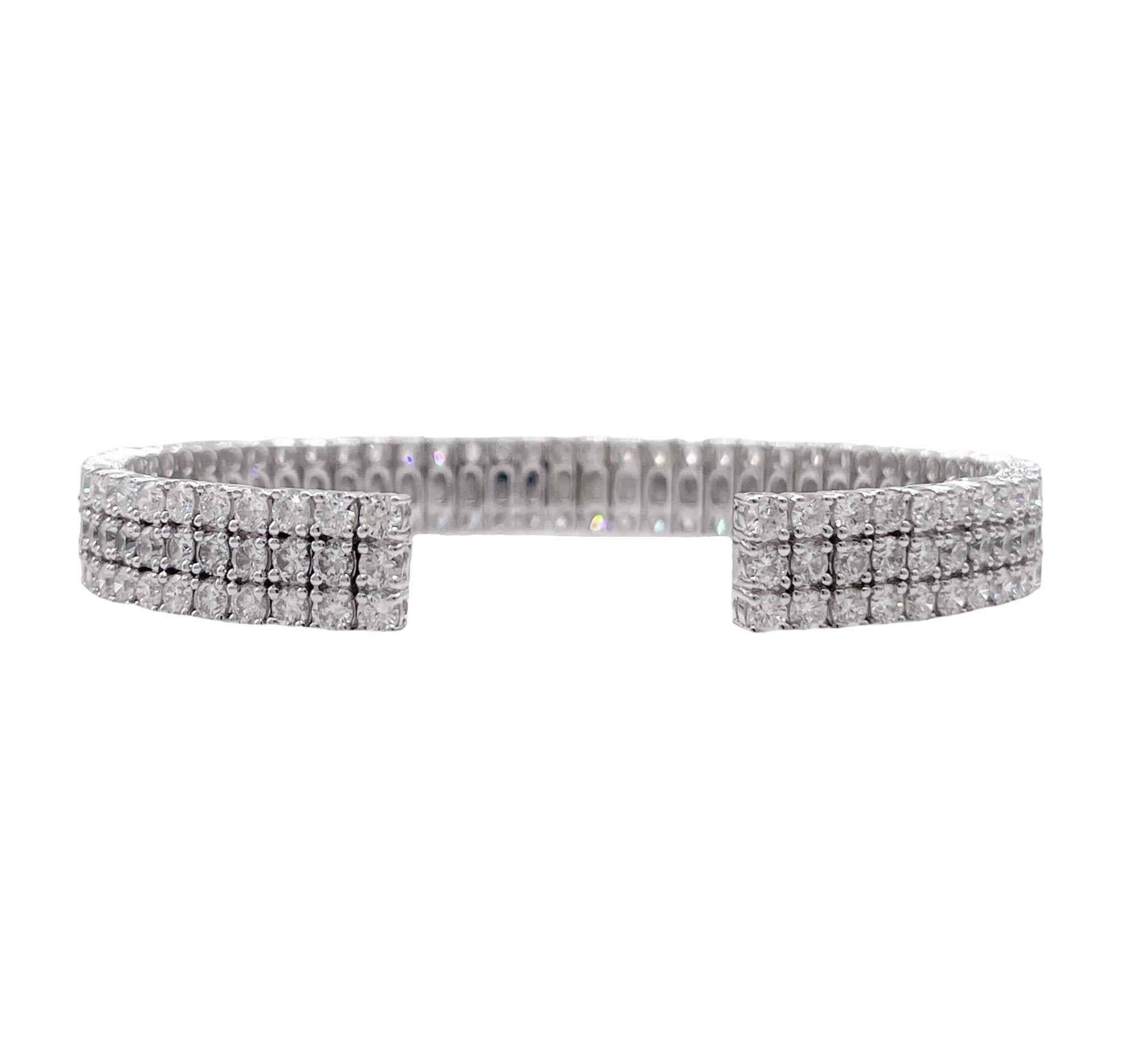 Jay Feder 18k White Gold Diamond 3 Row Bangle Bracelet  In Good Condition In Boca Raton, FL