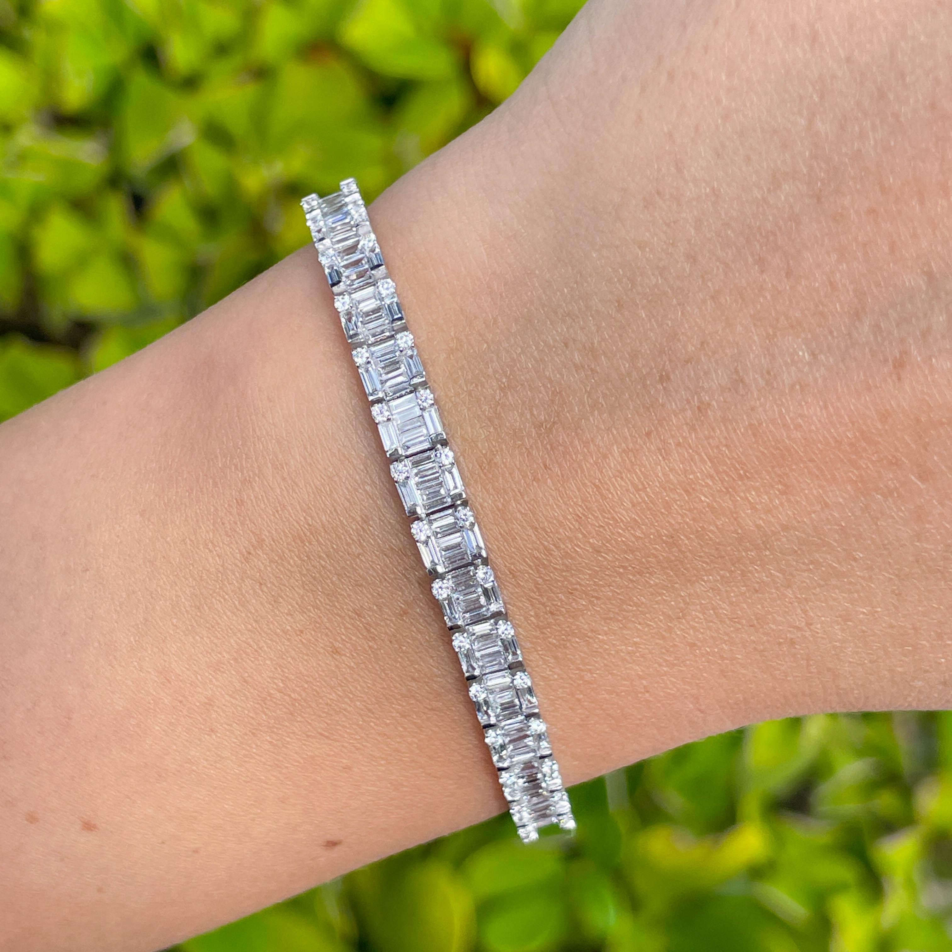 Jay Feder 18k White Gold Diamond Baguette Cluster Tennis Bracelet

Set with 78 round and 244 baguette diamonds; total carat weight is 4.95ctw.

The bracelet is 7 inches long and 4.87mm wide. Total weight is 16.5 grams.

Please view our photos and