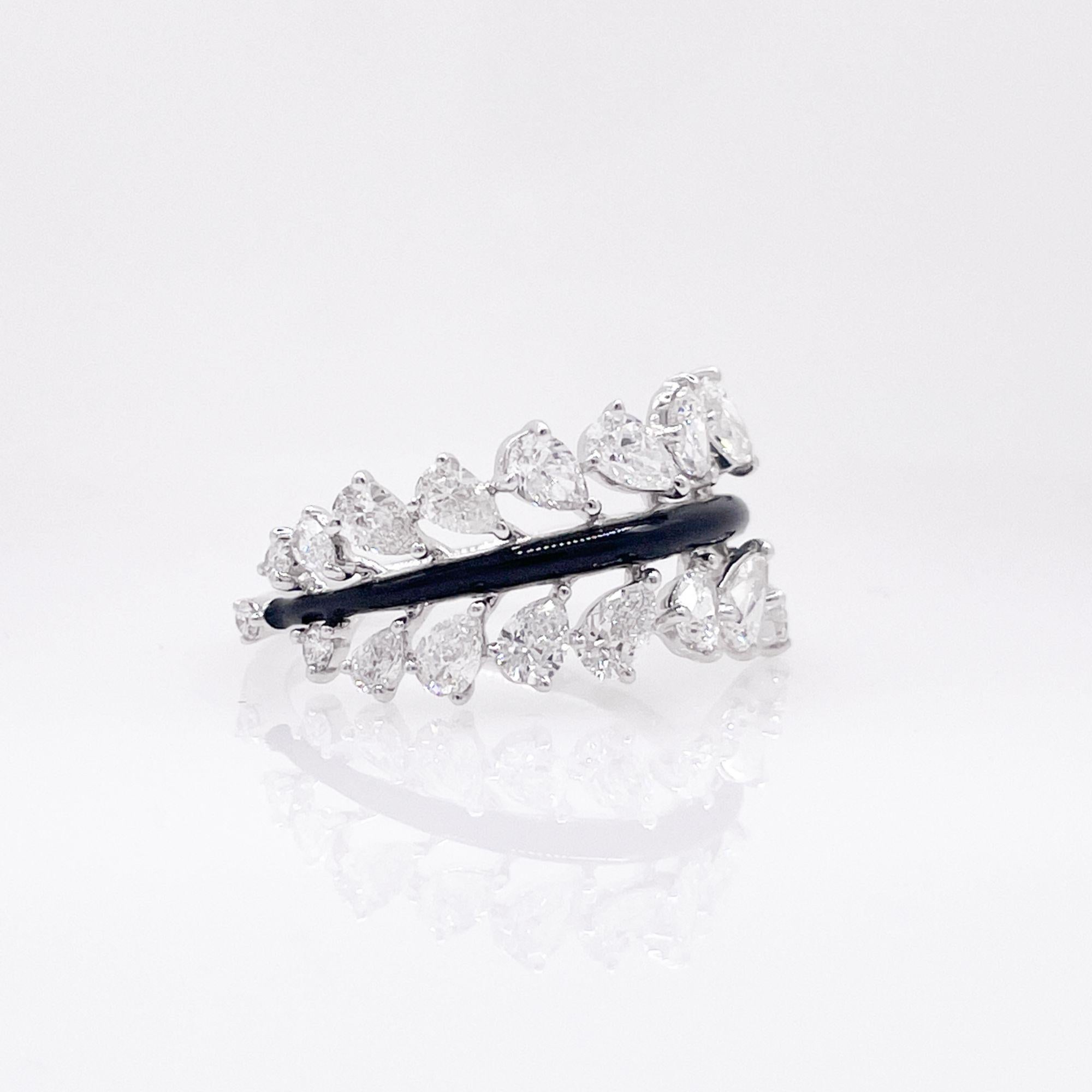 Taille poire Bague en or blanc 18k avec diamant et feuille d'émail noir Feder