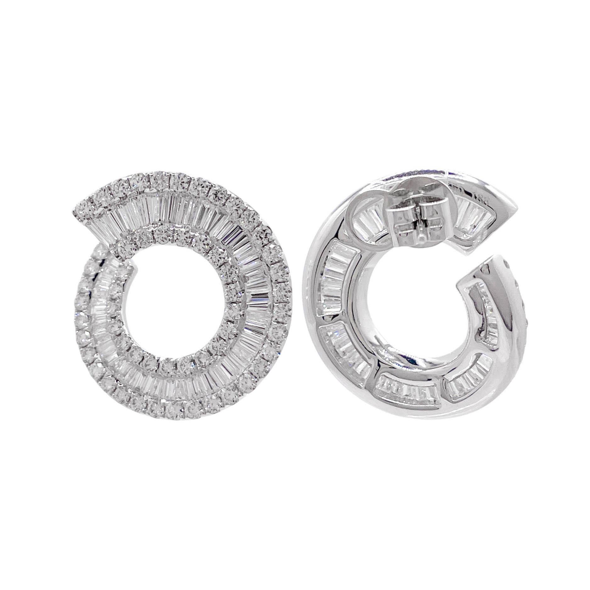 Jay Feder 18k White Gold Diamond C Shaped Earrings In Good Condition For Sale In Boca Raton, FL