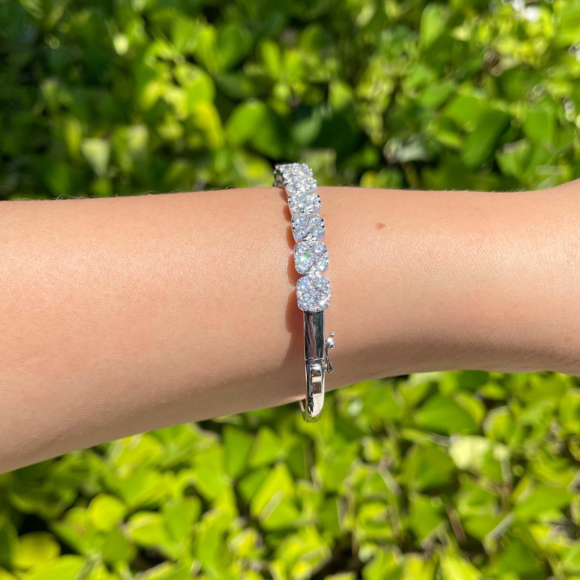 Round Cut Jay Feder 18k White Gold Diamond Flower Cluster Bangle Bracelet For Sale