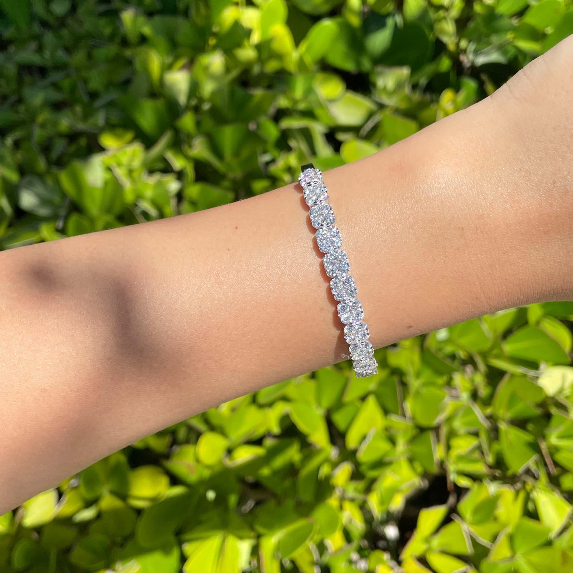 Women's or Men's Jay Feder 18k White Gold Diamond Flower Cluster Bangle Bracelet For Sale