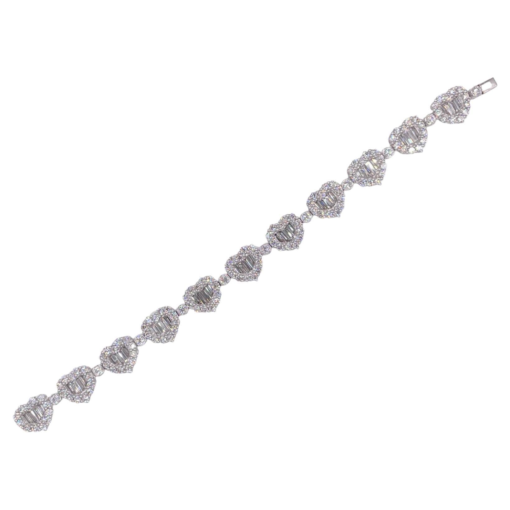 18 Karat White Gold Gregg Ruth Diamond Heart Bracelet For Sale at