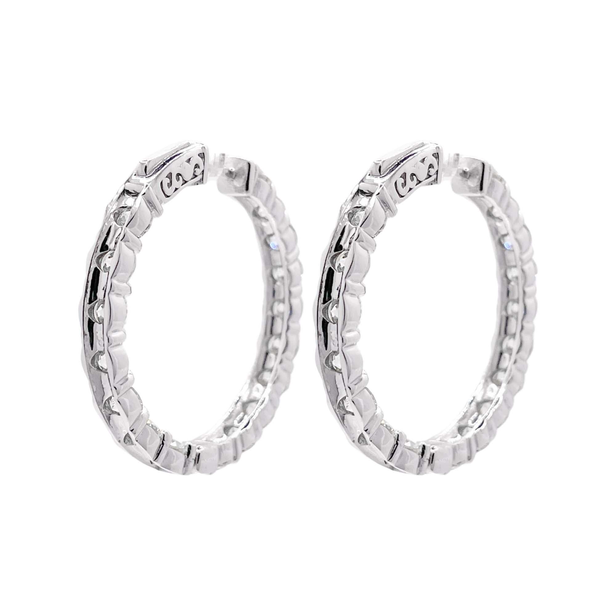 Jay Feder Orecchini a cerchio con diamanti in oro bianco 18k In condizioni buone in vendita a Boca Raton, FL