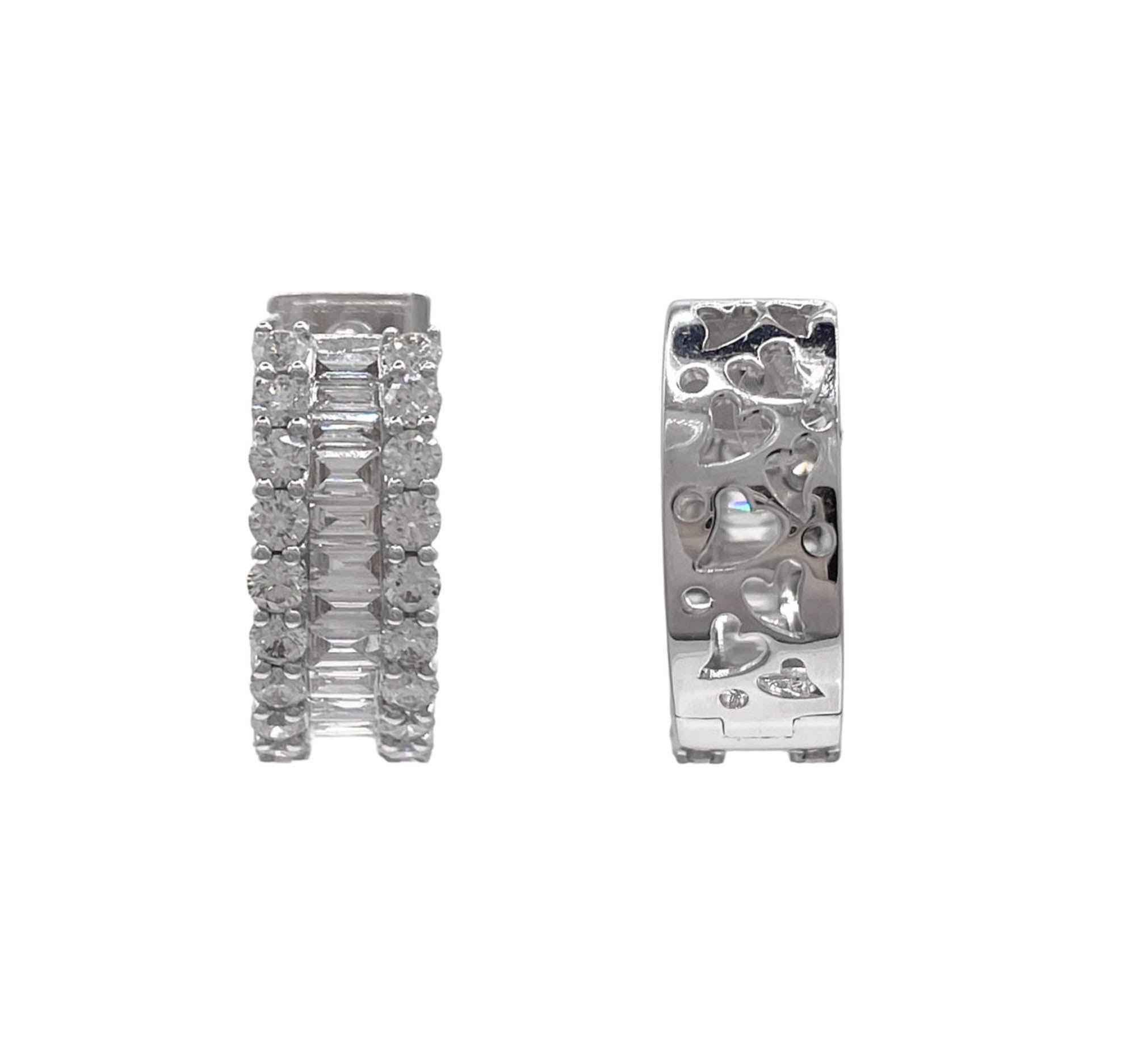 da uomo o donna Orecchini Huggie di Jay Feder in oro bianco 18k con diamanti in vendita