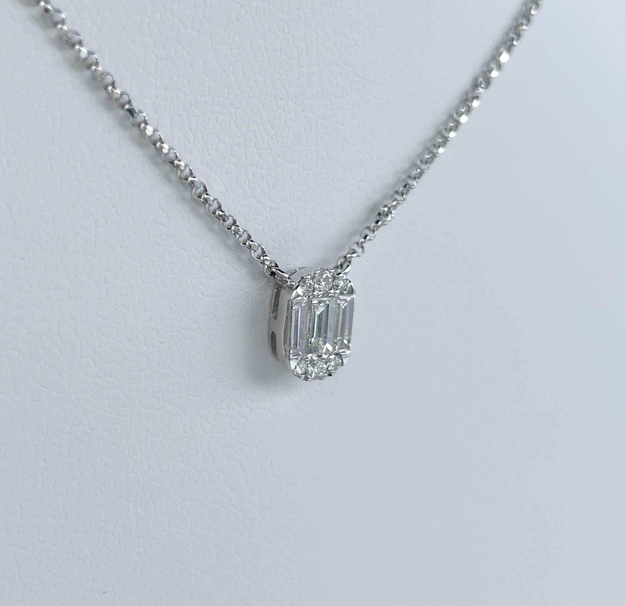 Collar Colgante Racimo Ovalado de Diamantes en Oro Blanco de 18k Jay Feder 4