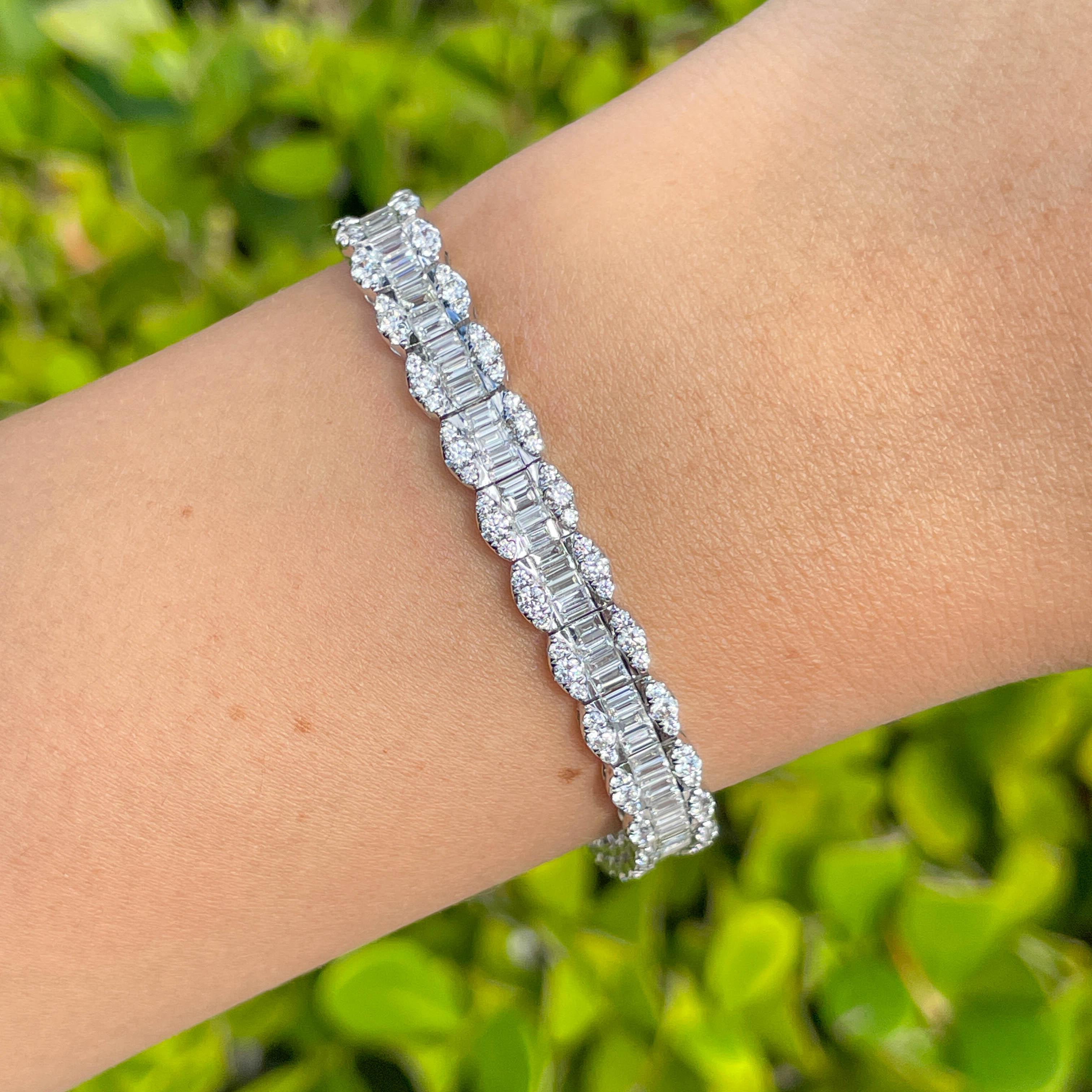 Jay Feder 18k White Gold Diamond Oval Cluster Tennis Bracelet

Set with 190 round and 149 baguette diamonds; total carat weight is 6.91ctw.

The bracelet is 7 inches long and 7.43mm wide. Total weight is 21.8 grams.

Please view our photos and