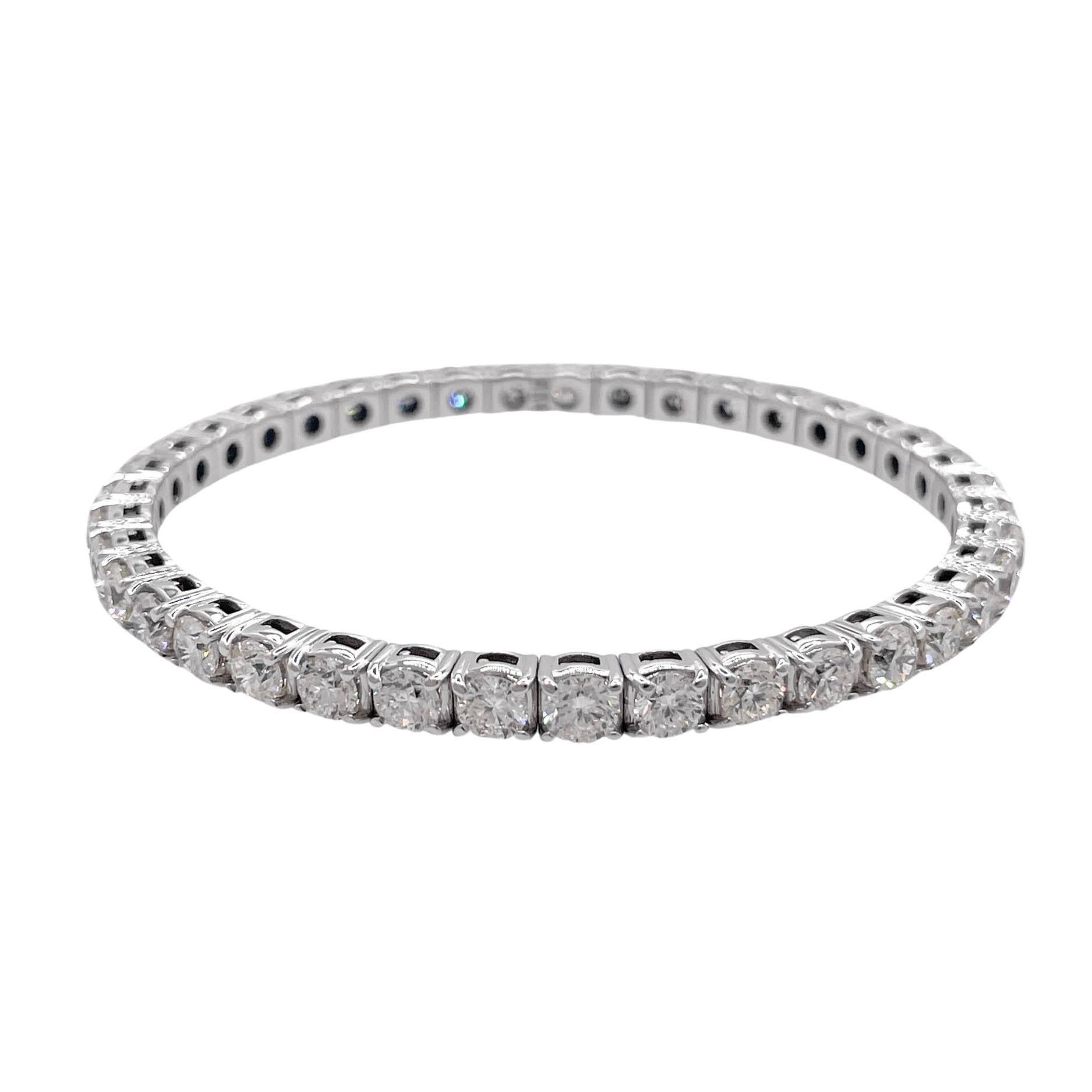 Jay Feder 18k White Gold Diamond Stretchy Tennis Bangle Bracelet In Excellent Condition For Sale In Boca Raton, FL
