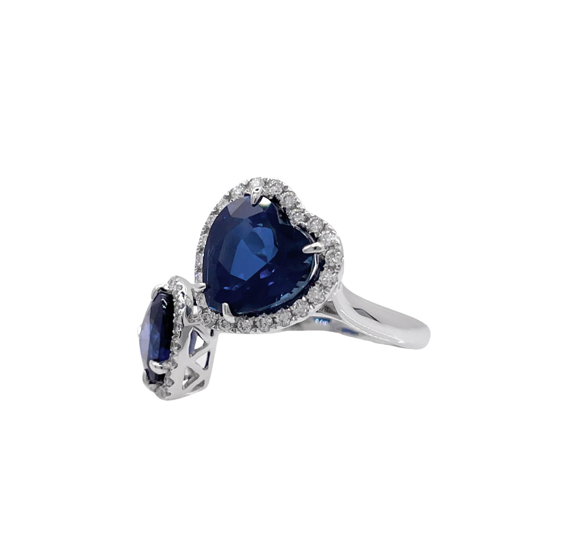 Jay Feder: 18 Karat Weißgold Herzförmiger Saphir-Diamant- Bypass-Ring 6