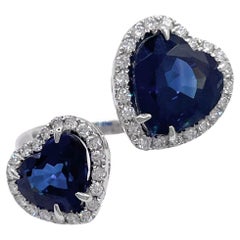 Jay Feder: 18 Karat Weißgold Herzförmiger Saphir-Diamant- Bypass-Ring