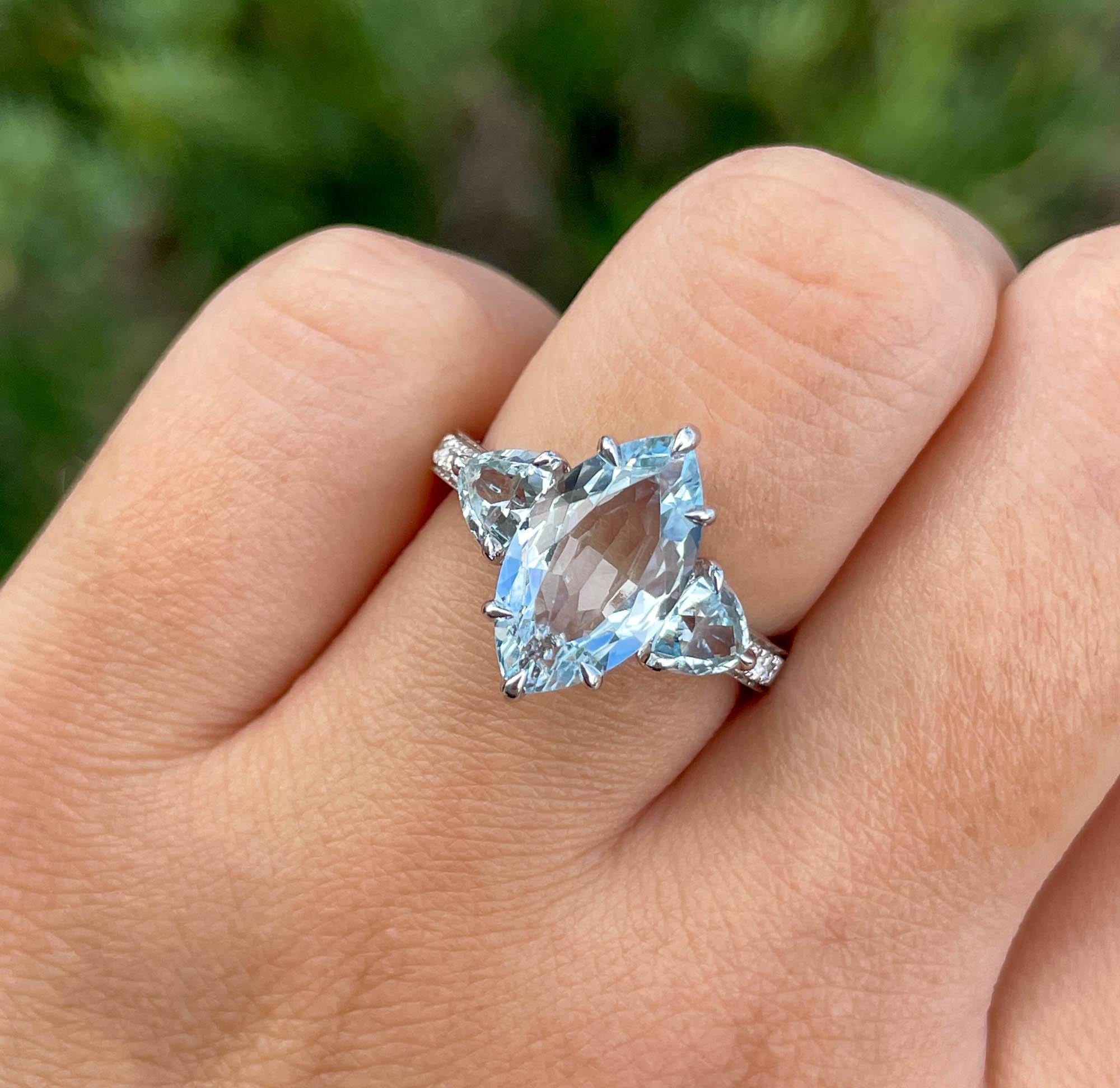 Jay Feder 18k White Gold Marquise Aquamarine 3 Stone Engagement Right Hand Ring In Good Condition In Boca Raton, FL