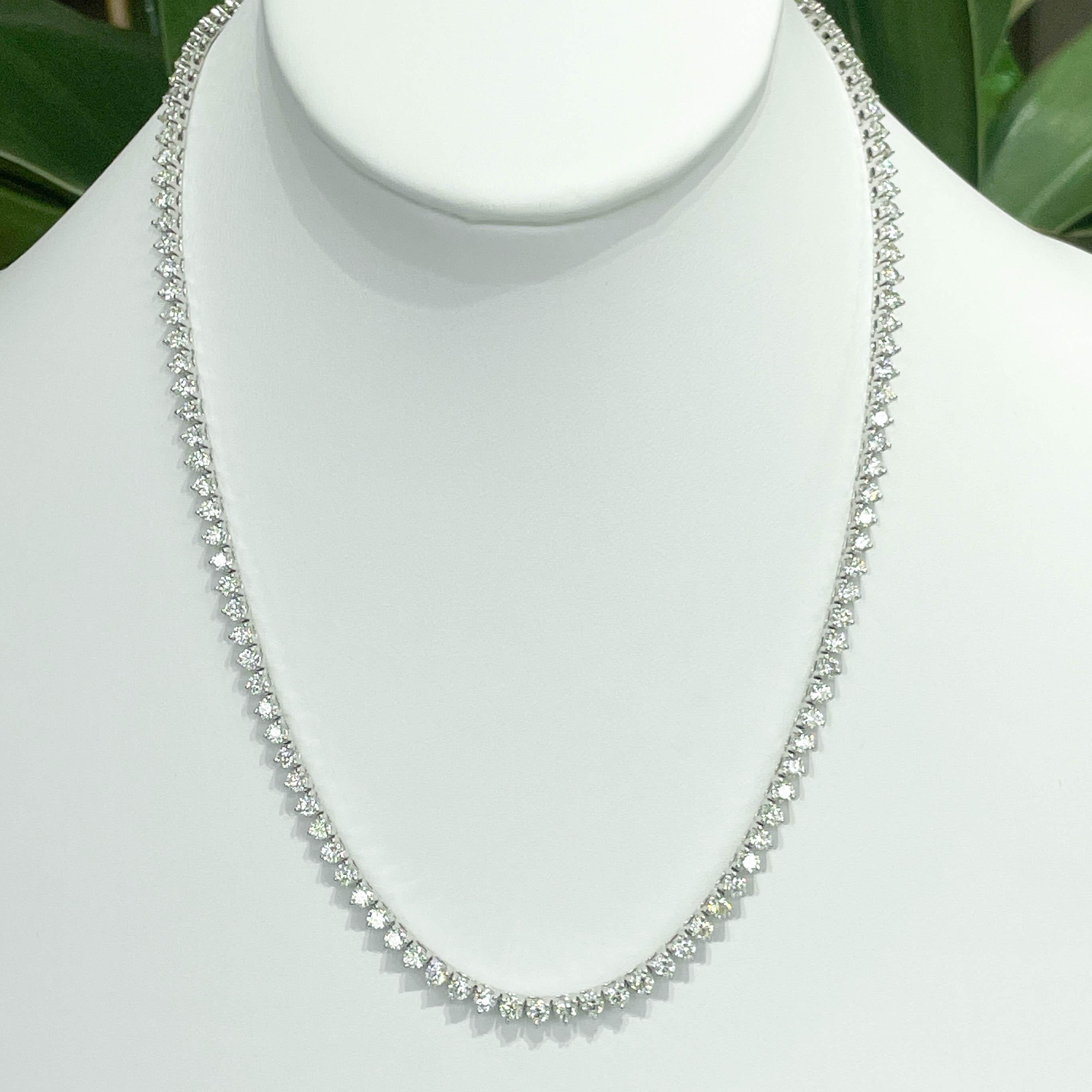 Jay Feder 18k White Gold Round Diamond 3 Prong Tennis Necklace

Set with 128round diamonds; total carat weight is 12.35ctw.

The necklace is 18.25 inches long; the width tapers from 3.36mm to 3.49mm. Total weight is 28.5 grams.

Please view our