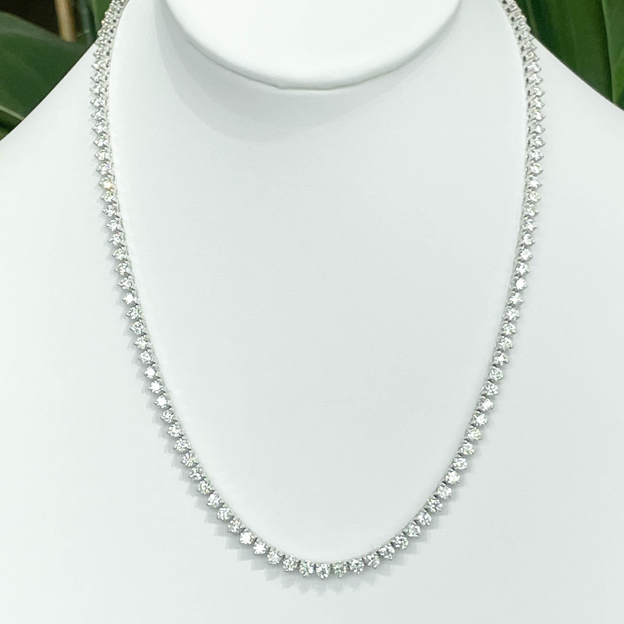 Round Cut Jay Feder 18k White Gold Round Diamond 3 Prong Tennis Necklace For Sale