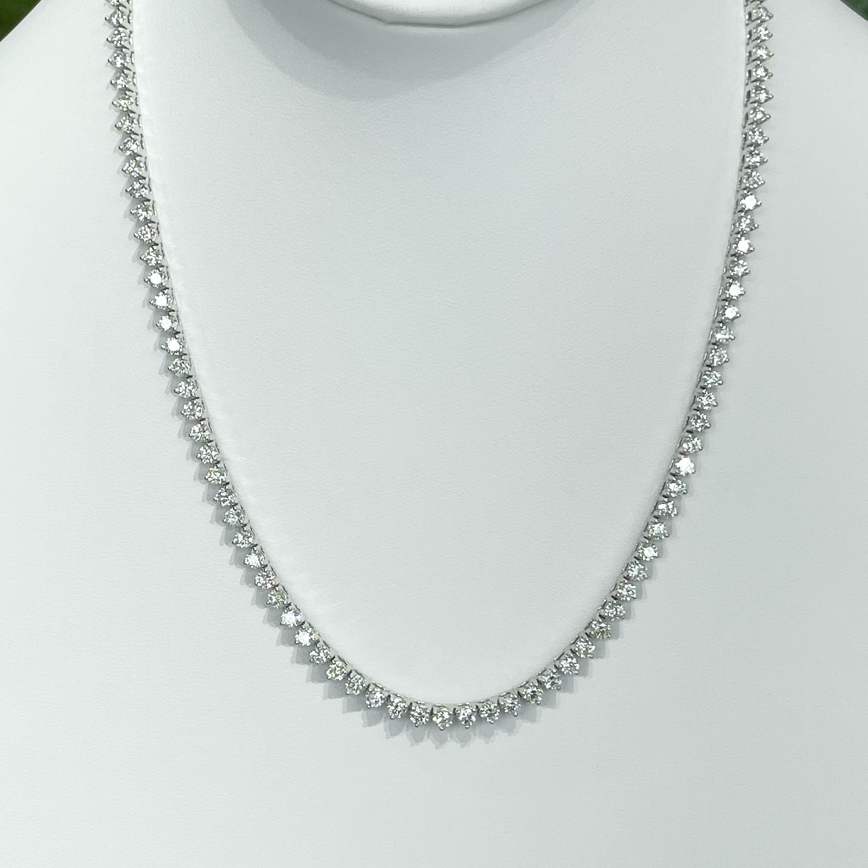 Jay Feder 18k White Gold Round Diamond 3 Prong Tennis Necklace In Good Condition For Sale In Boca Raton, FL
