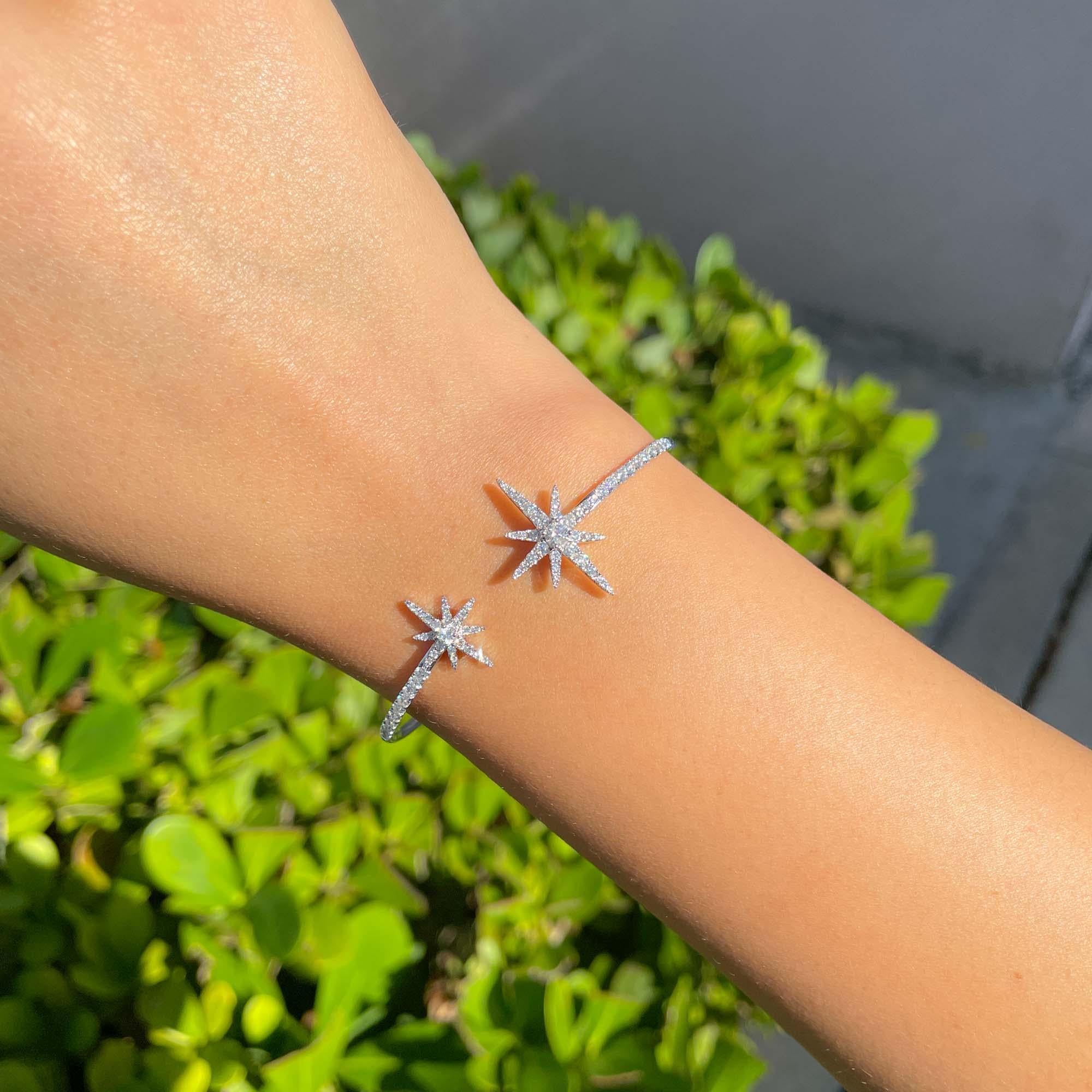 Pulsera brazalete cruzada estrella diamante redondo de oro blanco de 18k Jay Feder 1