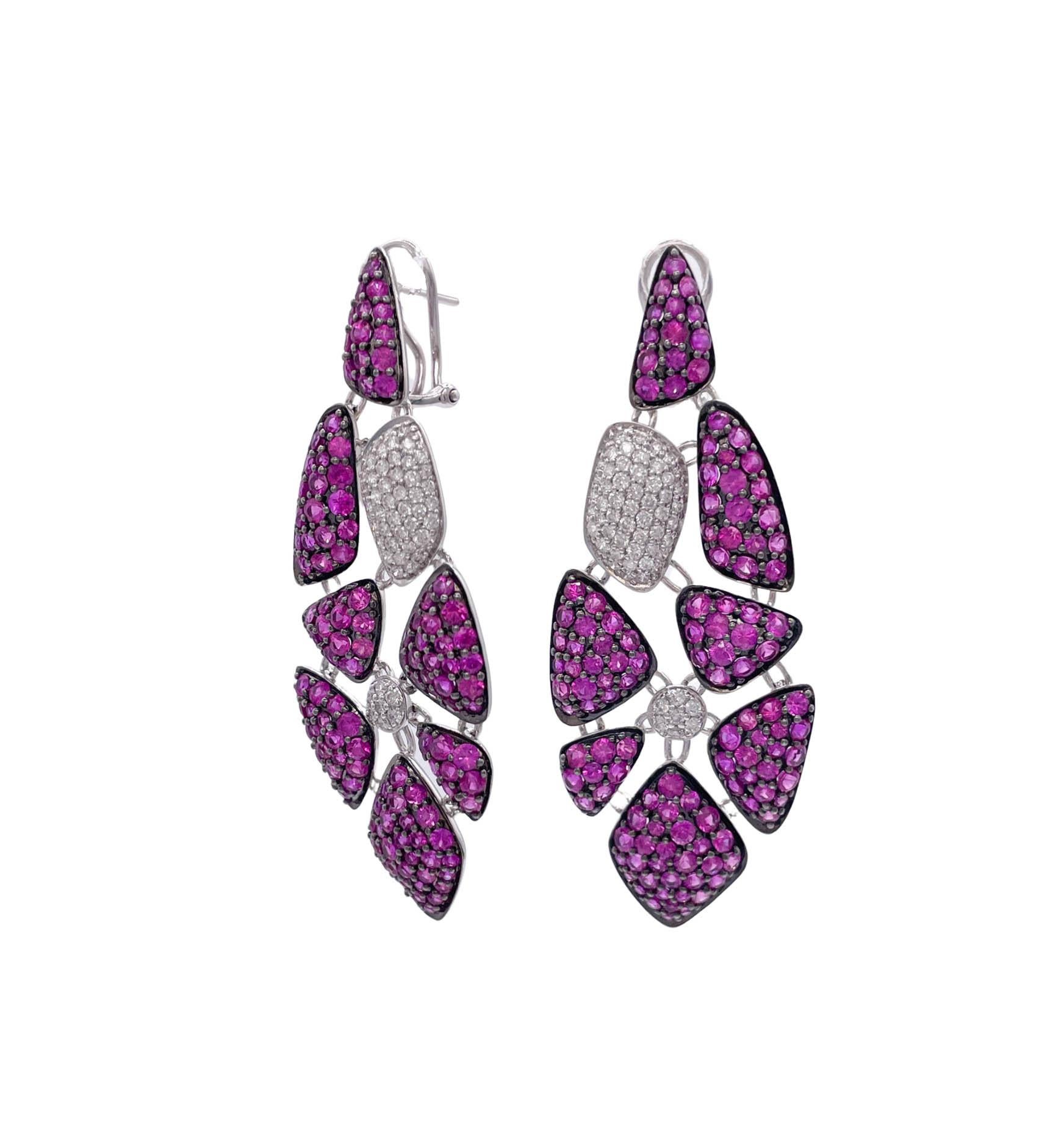 Orecchini con rubini e diamanti in oro bianco 18k di Jay Feders In condizioni buone in vendita a Boca Raton, FL
