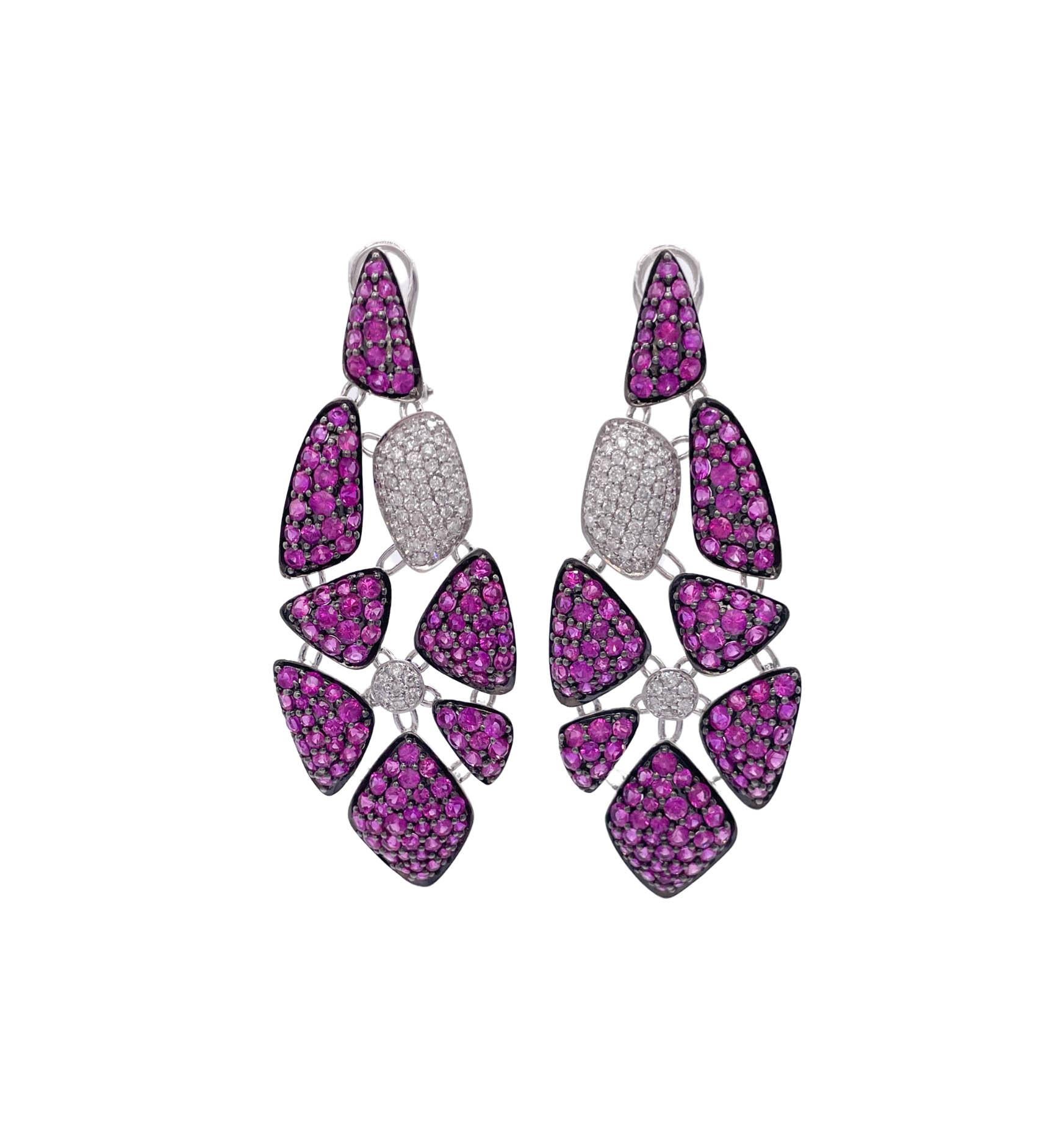 Orecchini con rubini e diamanti in oro bianco 18k di Jay Feders