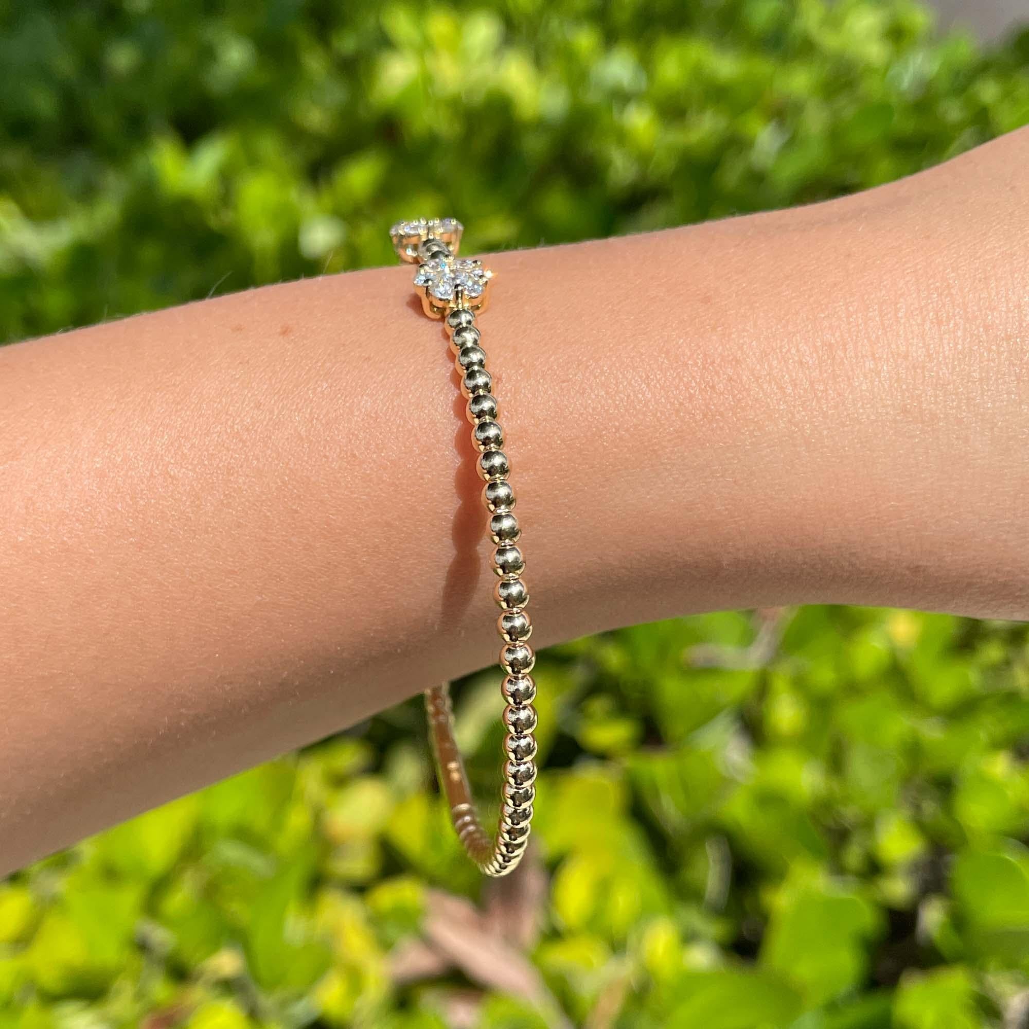 Taille ronde Bracelet Jay Feders en or jaune 18k avec 2 fleurs et diamants en vente