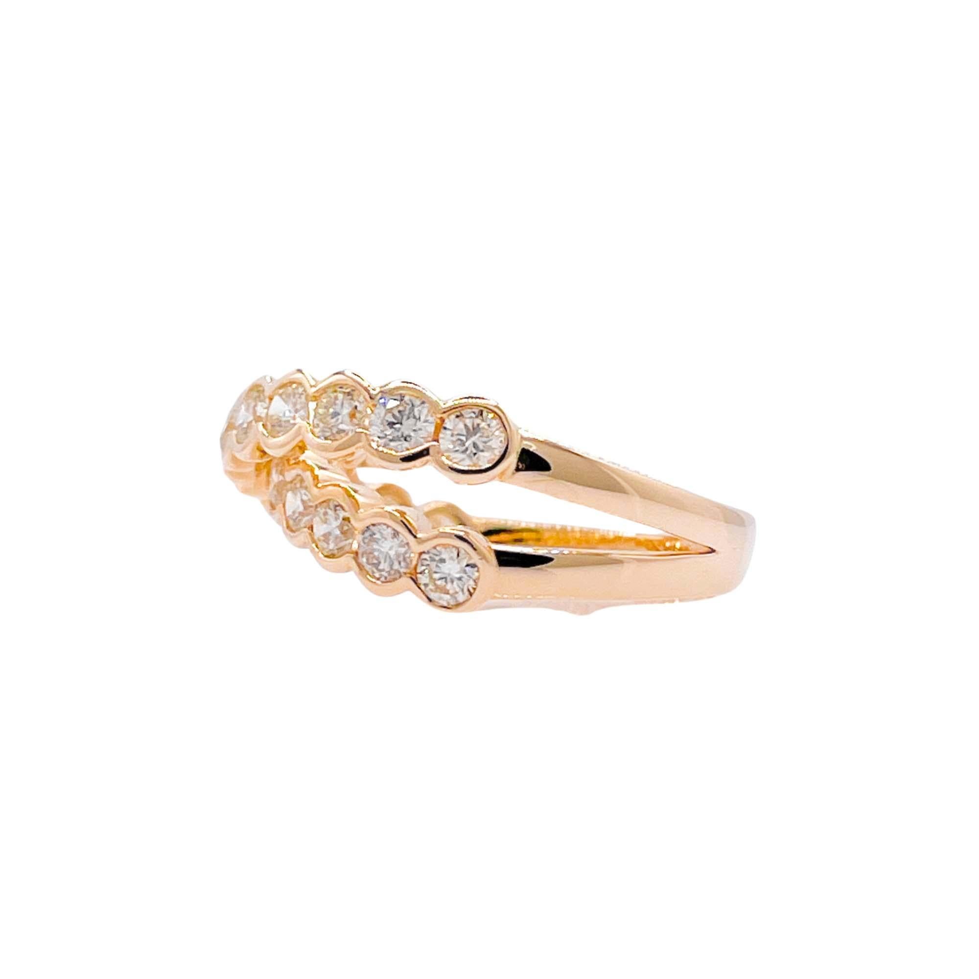 Jay Feder, bague croisée en or jaune 18 carats avec lunette en diamants Bon état - En vente à Boca Raton, FL