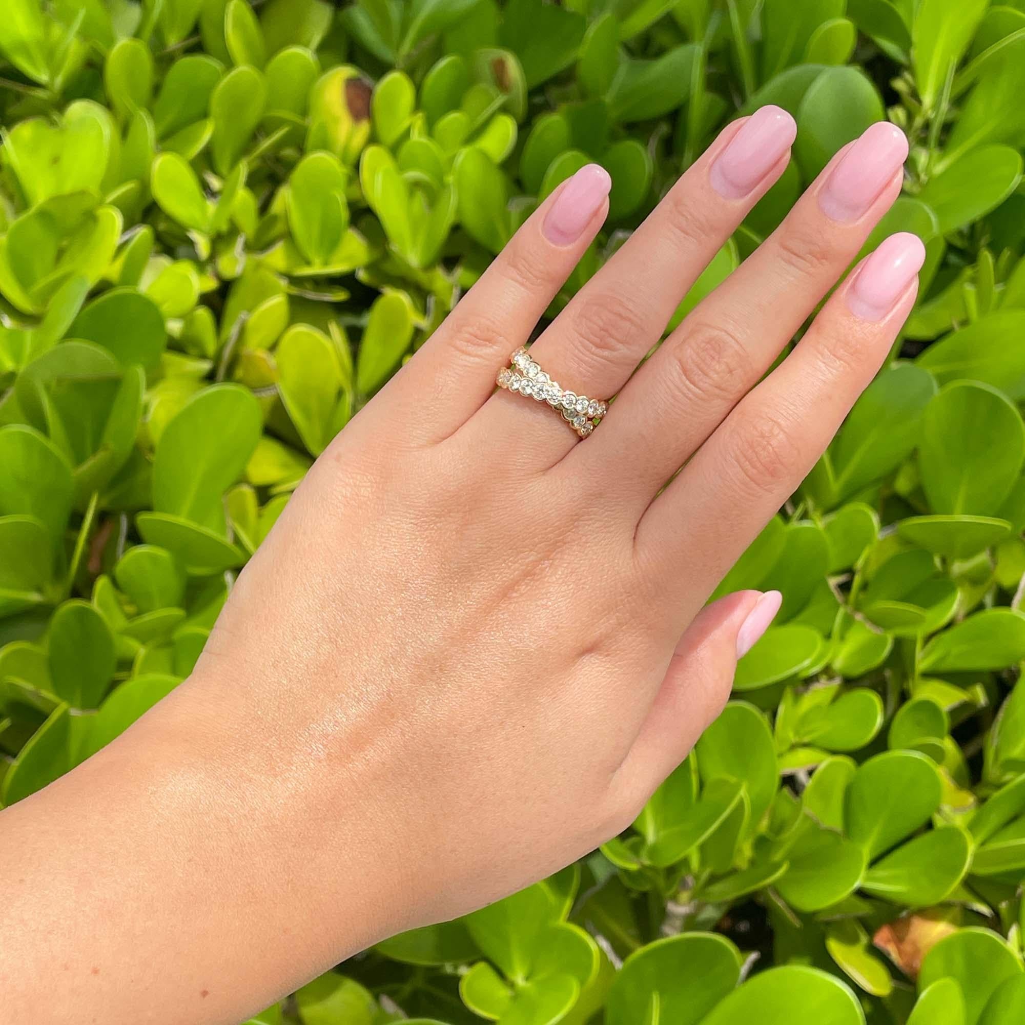 Jay Feder, bague croisée en or jaune 18 carats avec lunette en diamants en vente 1
