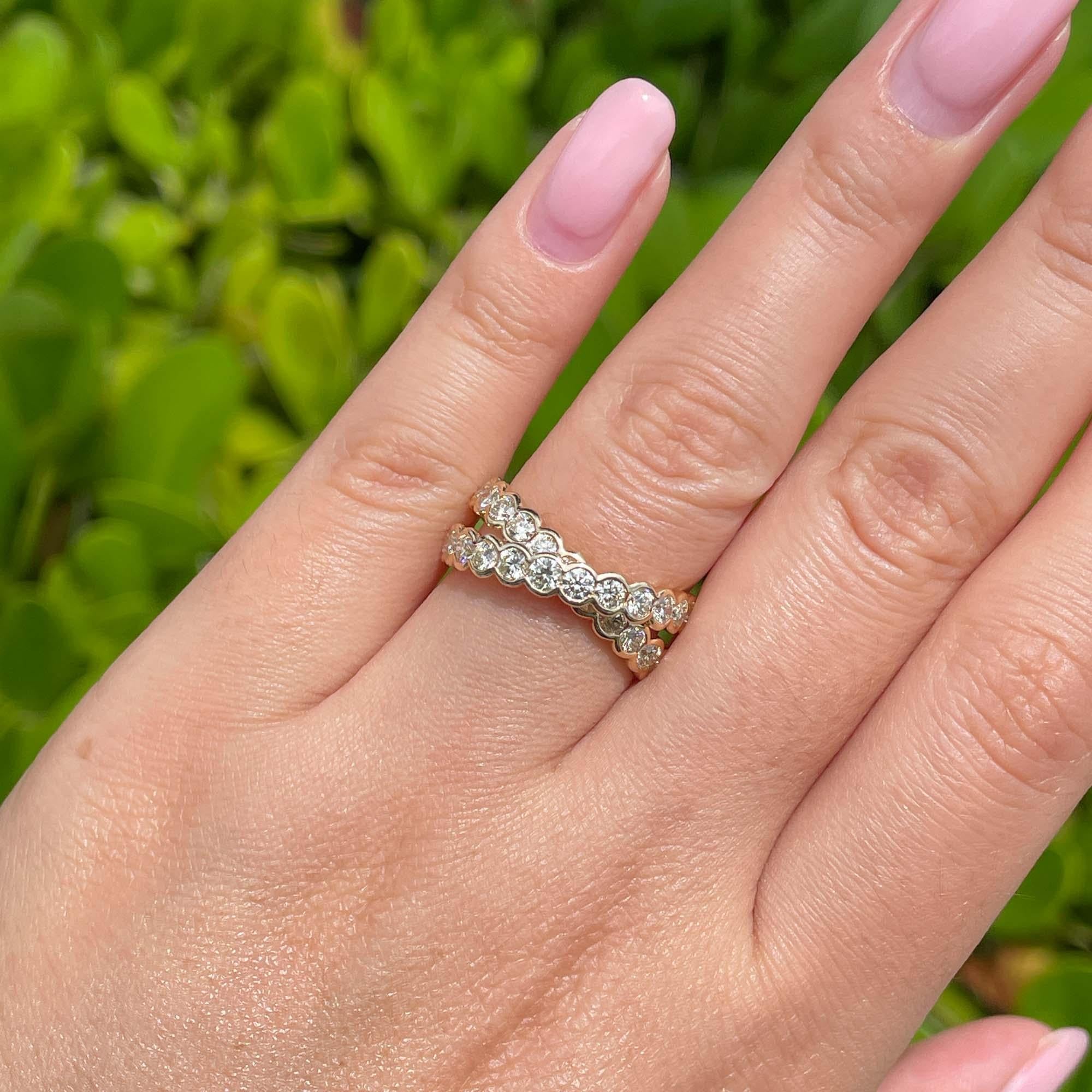 Jay Feder, bague croisée en or jaune 18 carats avec lunette en diamants en vente 4