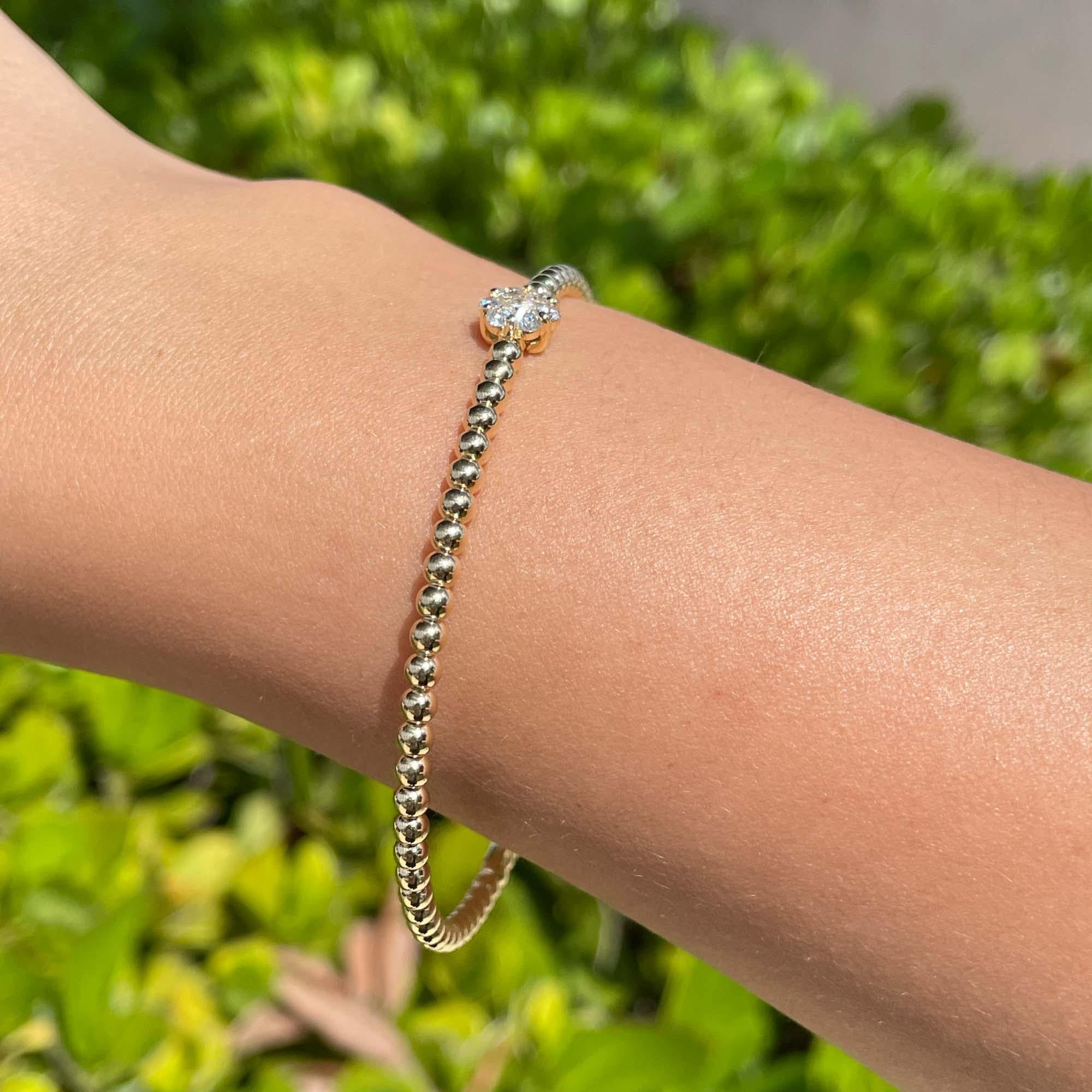 Taille ronde Jay Feders Bracelet en or jaune 18k avec fleurs et diamants en vente