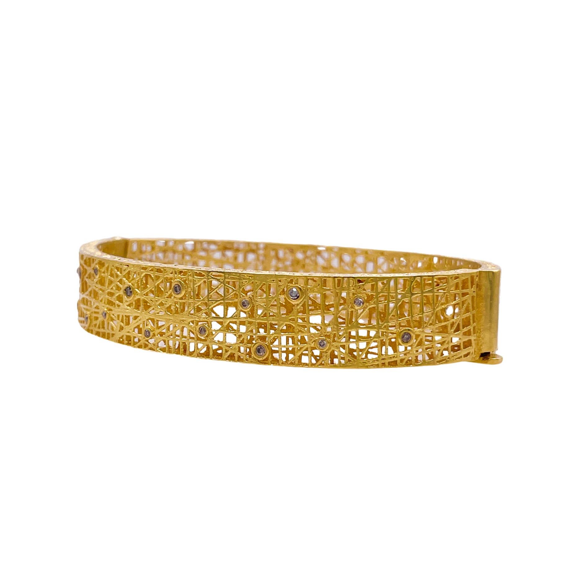 Jay Feder 18k Yellow Gold Diamond Lace Bangle Bracelet In Good Condition For Sale In Boca Raton, FL