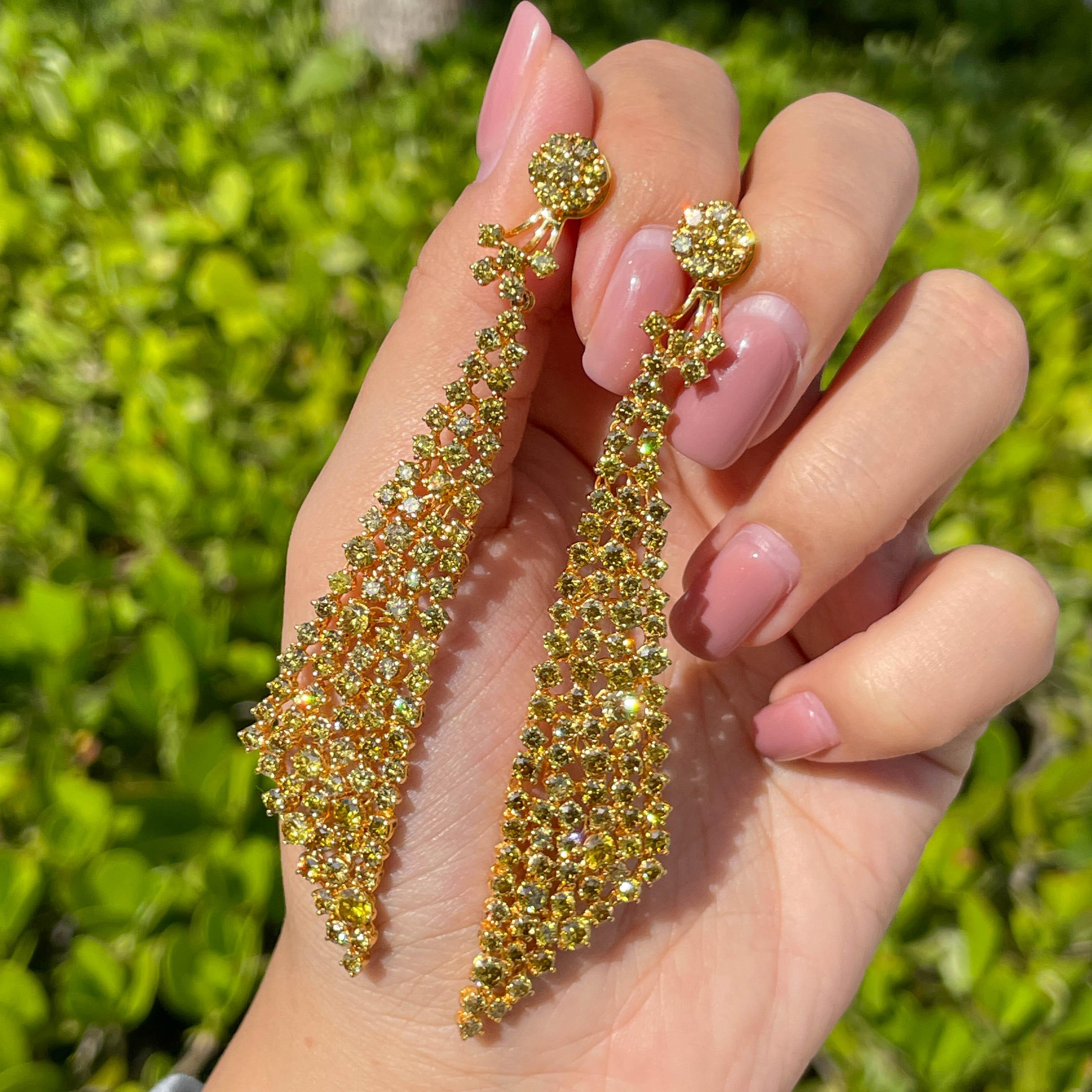 Mixed Cut Jay Feder 18k Yellow Gold Diamond Triangular Drop Dangle Earrings For Sale