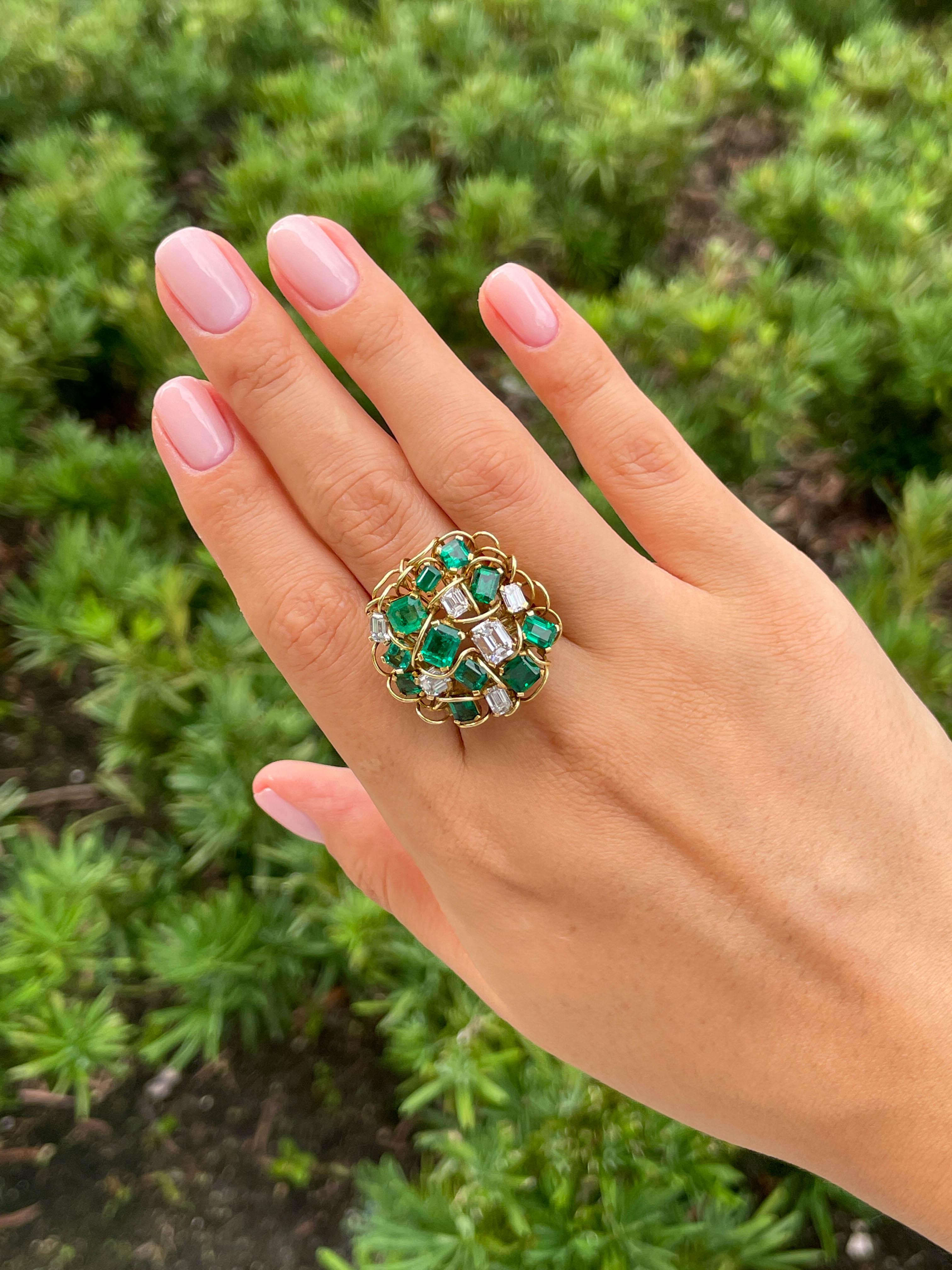 Women's Jay Feder 18k Yellow Gold Green Emerald and Diamond Cluster Cocktail Ring For Sale