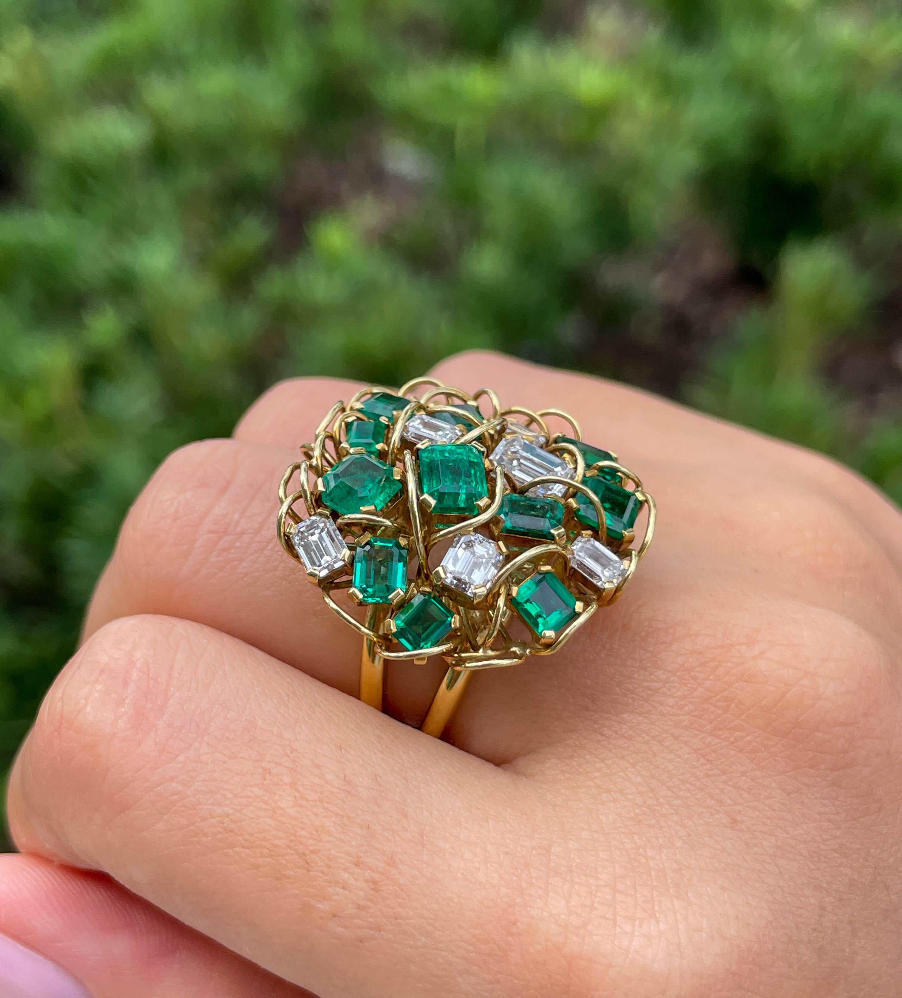 Jay Feder 18k Yellow Gold Green Emerald and Diamond Cluster Cocktail Ring For Sale 1