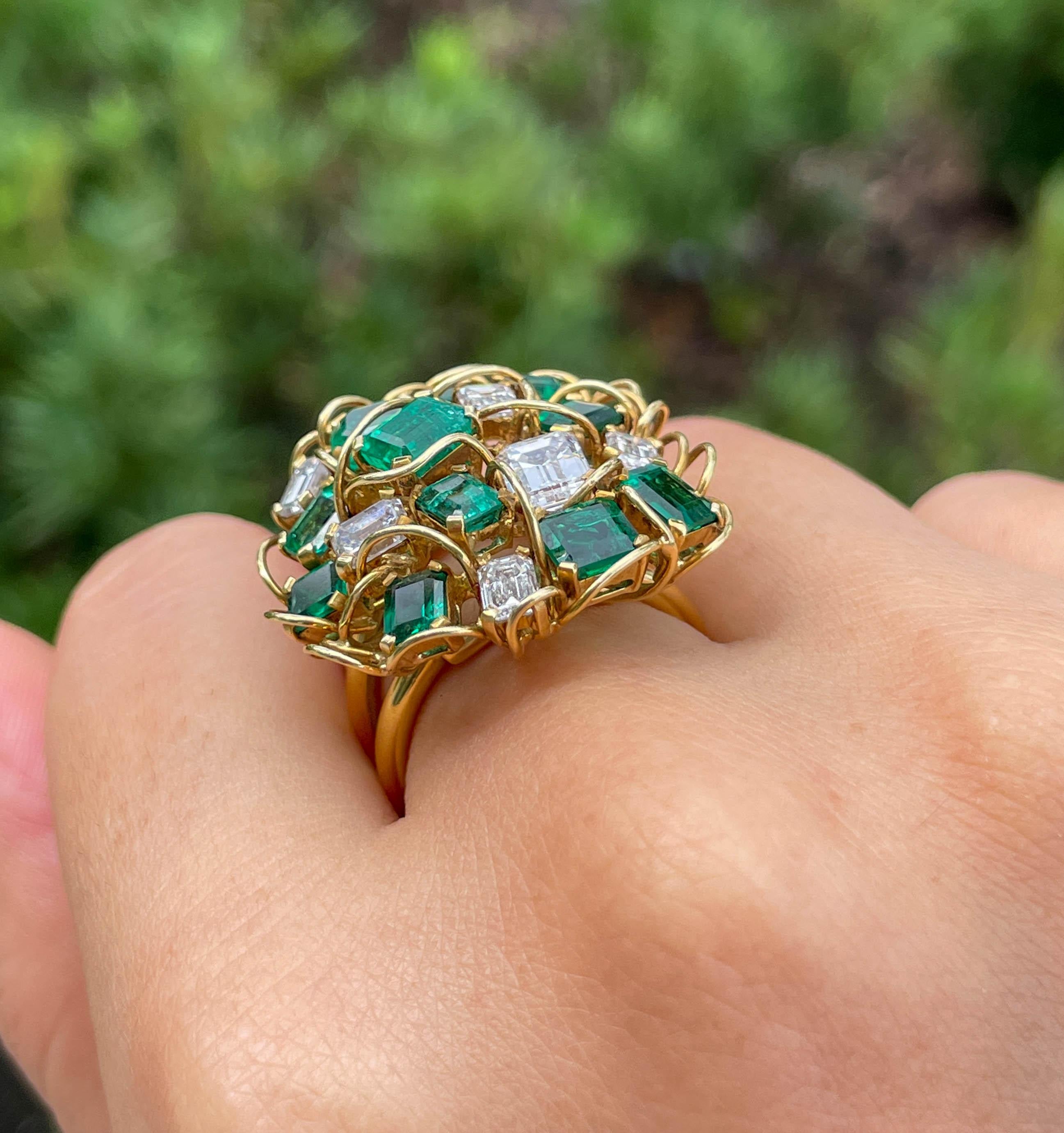 Jay Feder 18k Yellow Gold Green Emerald and Diamond Cluster Cocktail Ring For Sale 2