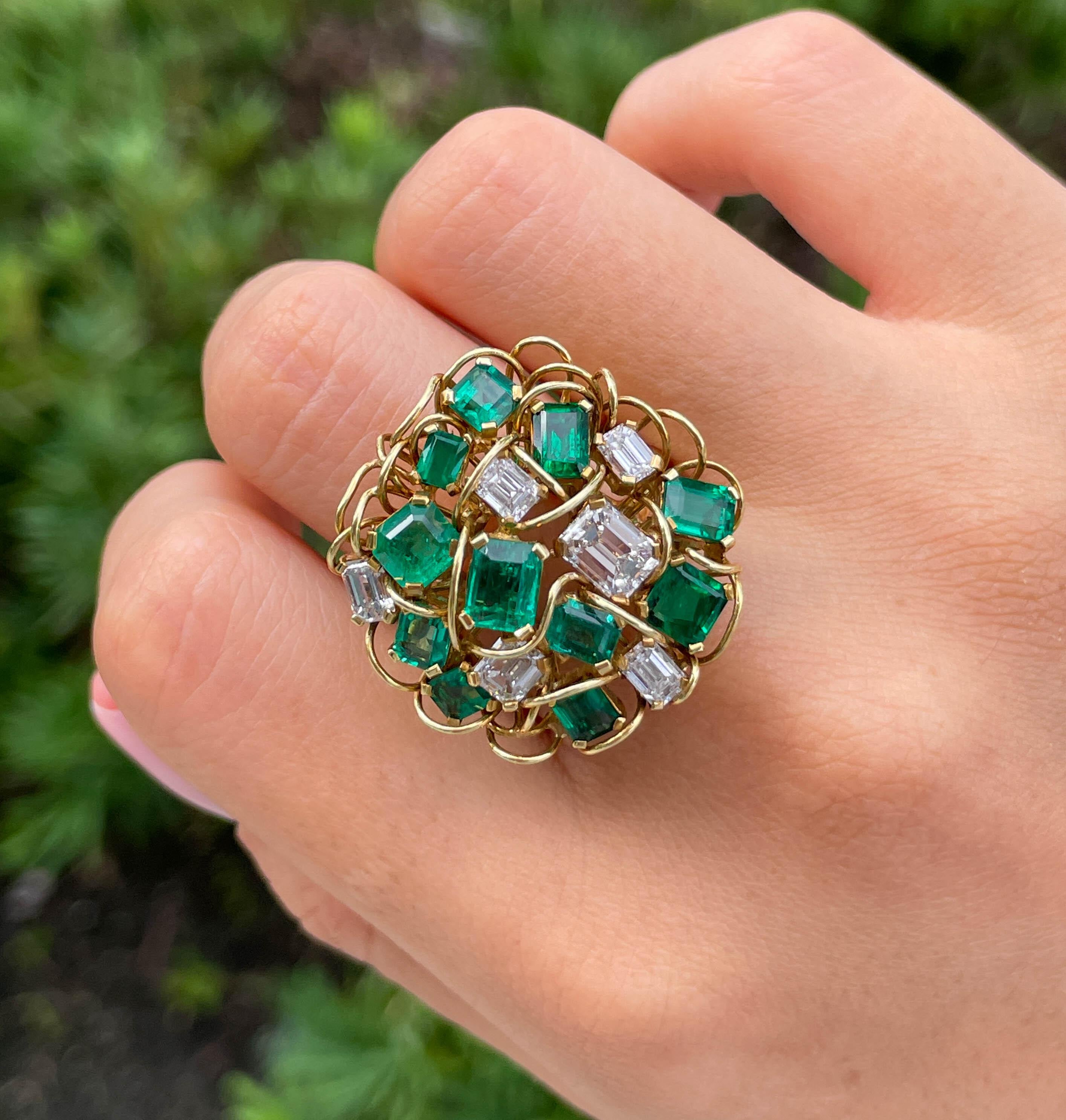 Jay Feder 18k Yellow Gold Green Emerald and Diamond Cluster Cocktail Ring For Sale 3