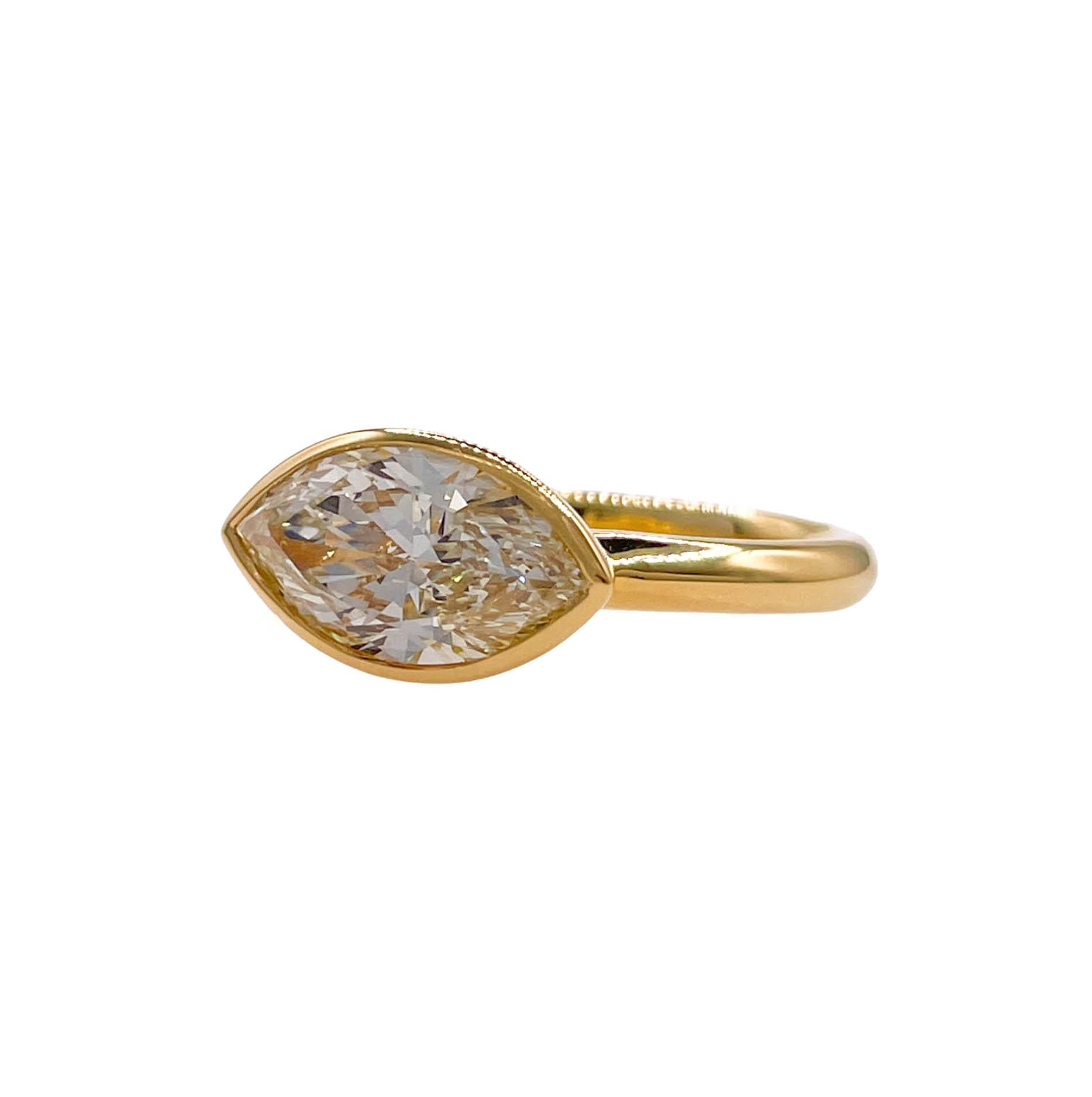 Jay Feder Verlobungsring, 18 Karat Gelbgold Marquise-Diamant, rechte Hand, Solitär im Zustand „Gut“ in Boca Raton, FL