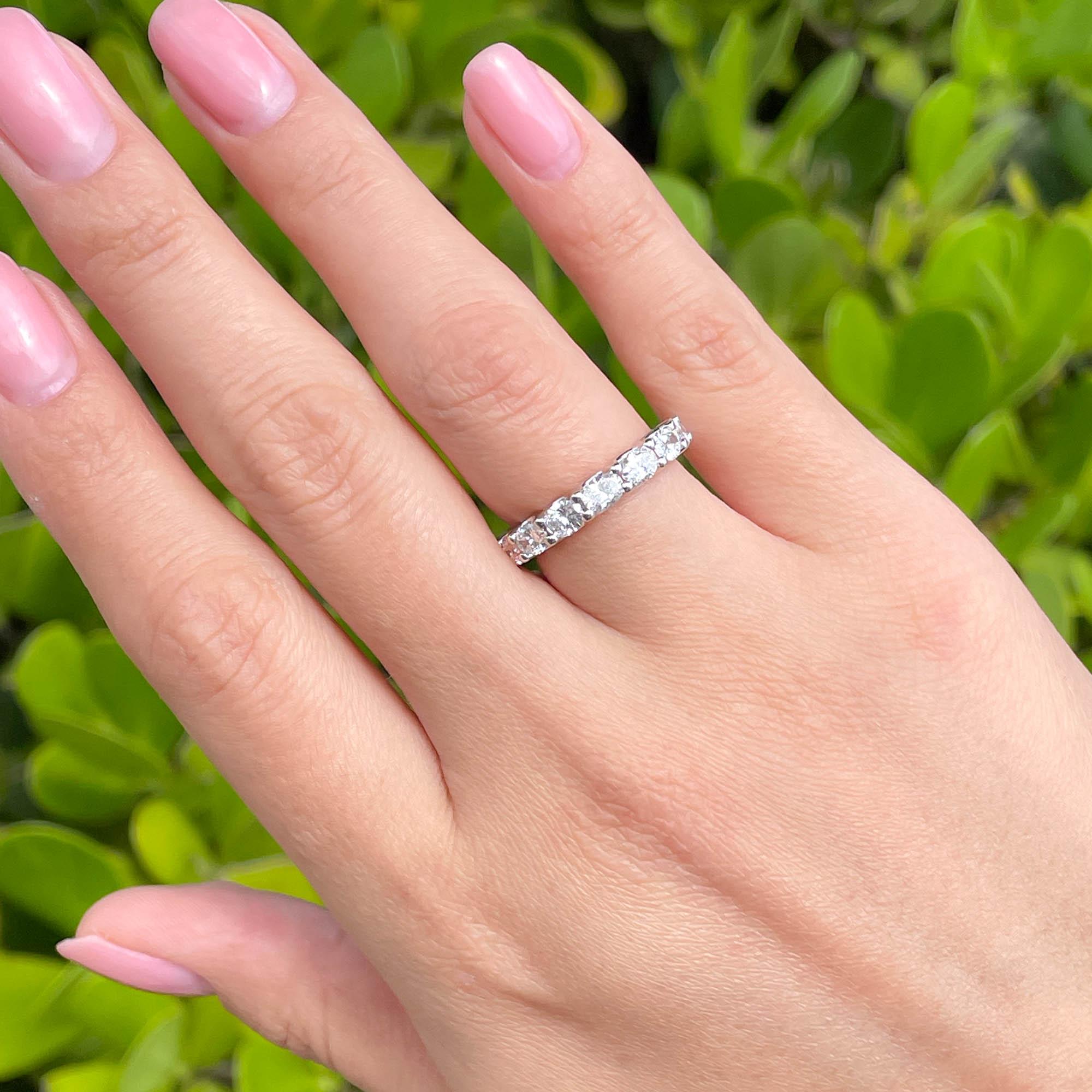 Women's or Men's Jay Feder Platinum Oval Diamond East-West Eternity Band Ring For Sale