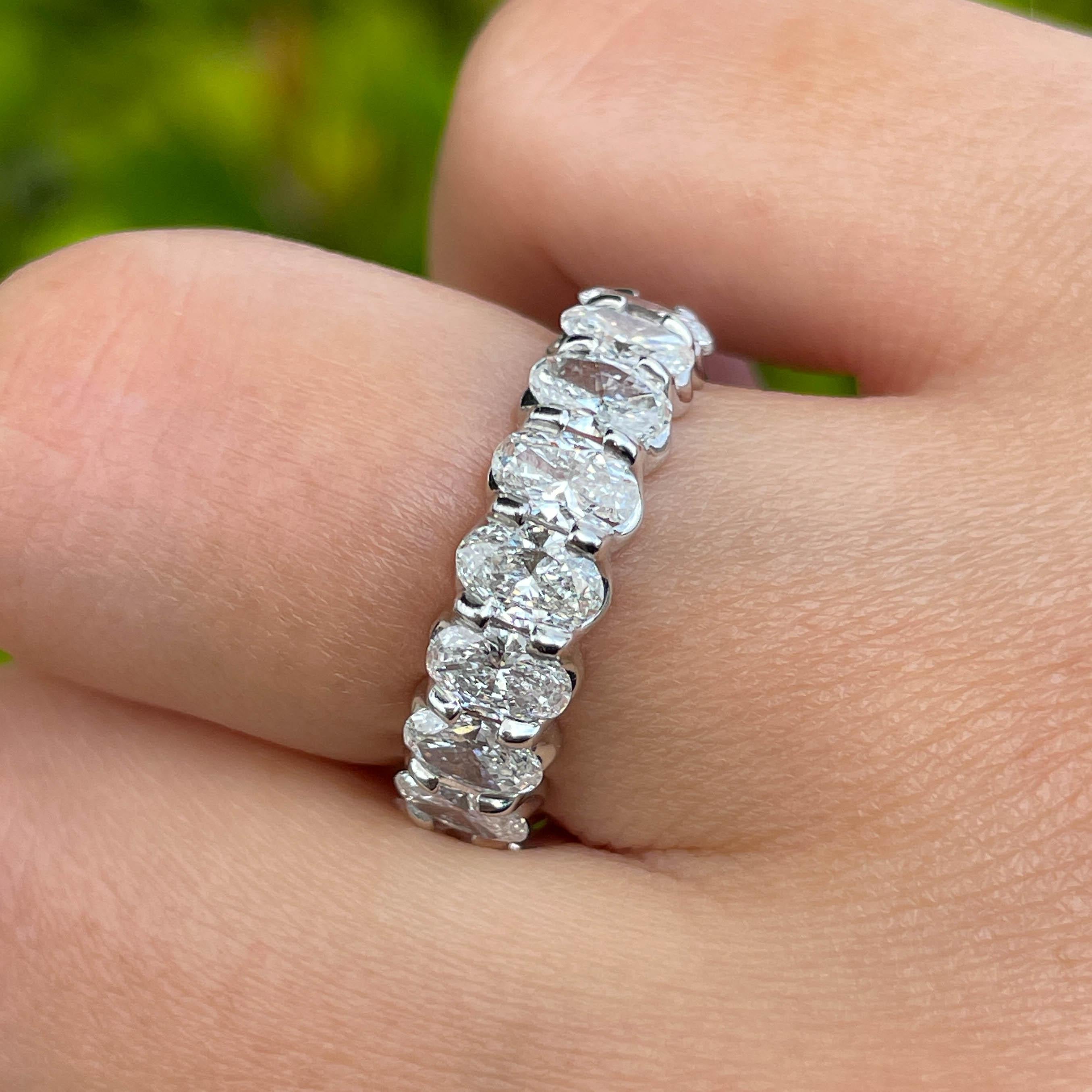 Jay Feder Platinum Oval Diamond Eternity Band Ring

Set with 18 oval brilliant diamonds in U shaped prong setting; total weight is 4.35ctw.

The band is 5.67mm wide; sits 2.95mm from the top of the finger. Ring size is 6 (not sizable). Total weight