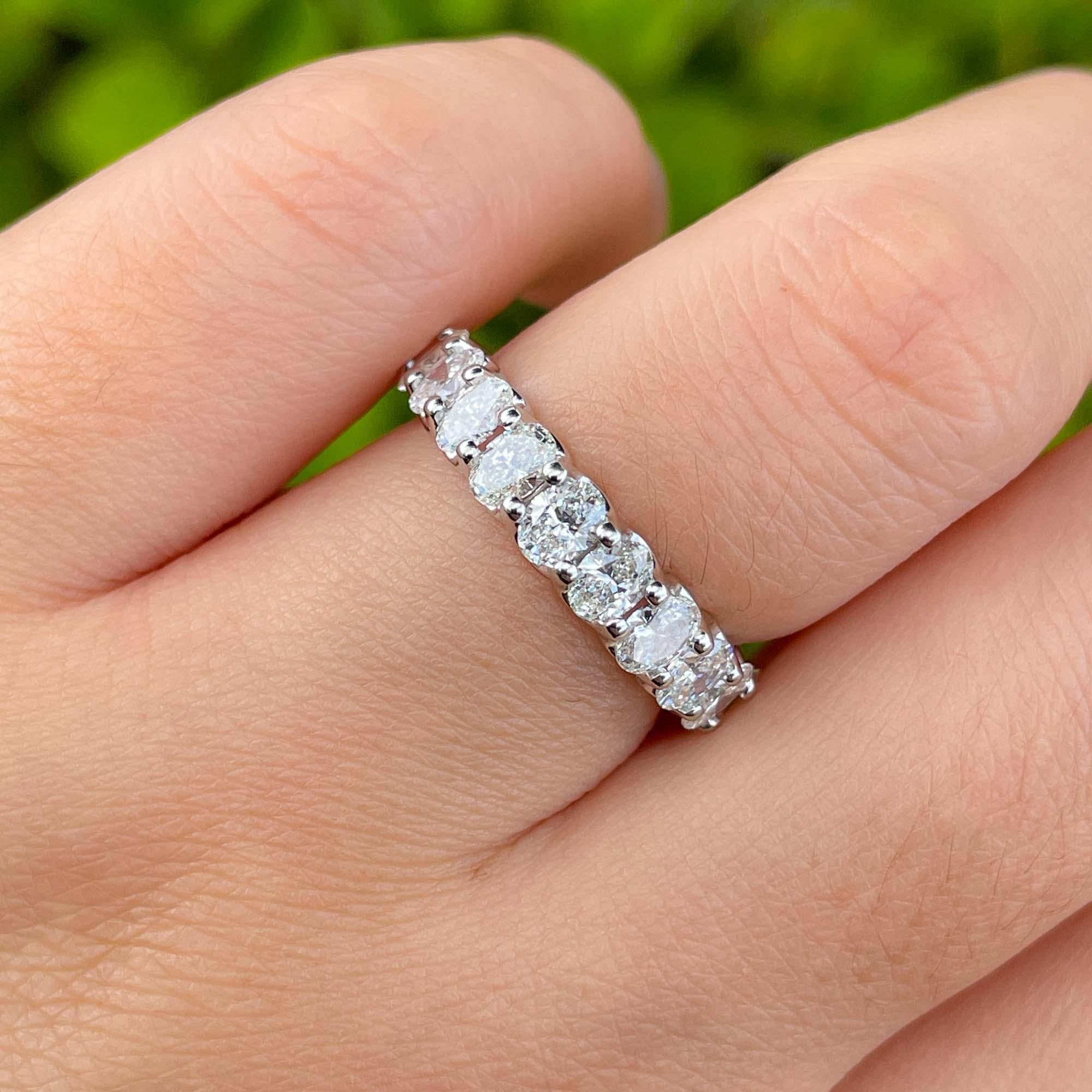 Jay Feder Platinum Oval Diamond Eternity Wedding Band

Set with 20 oval shaped diamonds; total carat weight is 2.90ct.

The band is 4.17mm wide and sits 2.66mm from the top of the finger. Ring size is 6 (not resizable). Total weight is 4.5 grams.