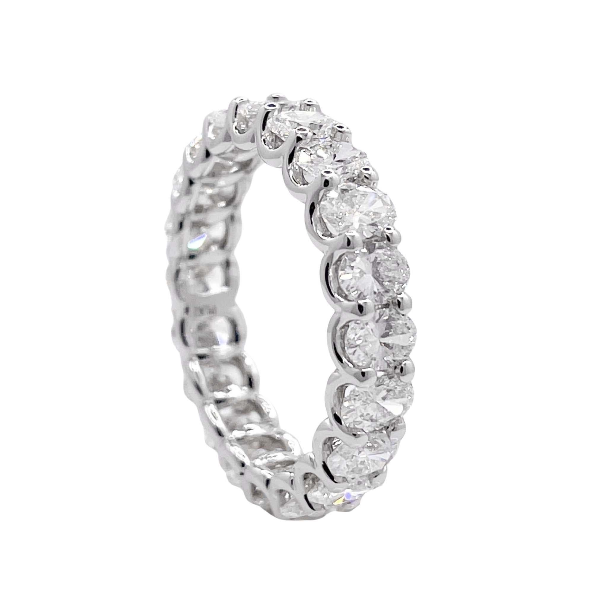 Jay Feder Platinum Oval Diamond Eternity Wedding Band In Good Condition For Sale In Boca Raton, FL