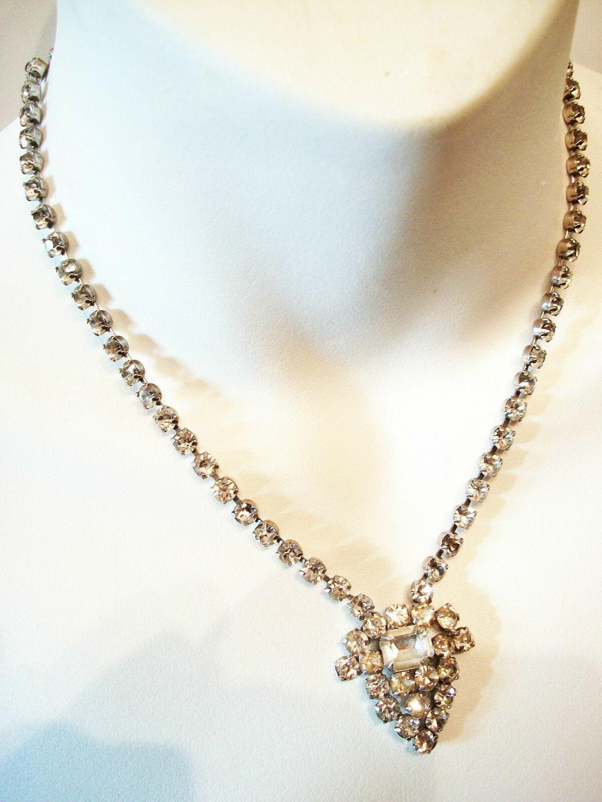Jay Flex, Antique Art Deco Sterling Silver & Rhinestone Necklace, circa 1930s In Good Condition For Sale In Chatham, CA