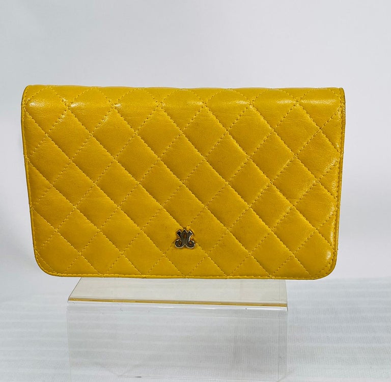 Jay Herbert Yellow Quilted Leather Mini Flap cross body Chain Strap Bag Vintage In Good Condition For Sale In West Palm Beach, FL