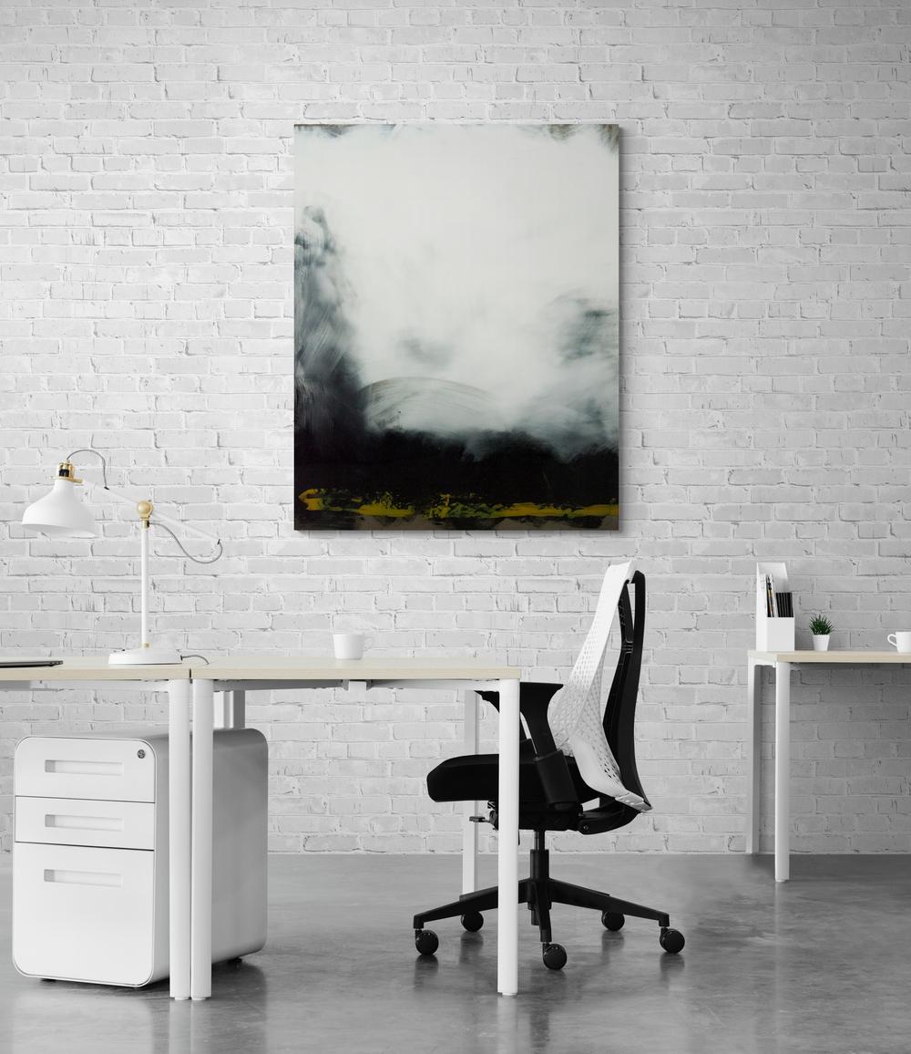 Un nuage de blanc et de charbon de bois s'élève d'un horizon orageux dans cette peinture acrylique émotive de Jay Hodgins. Des couches de résine brillante ajoutent de la profondeur et de la richesse à l'œuvre.

Intégrant l'encaustique, l'acrylique,