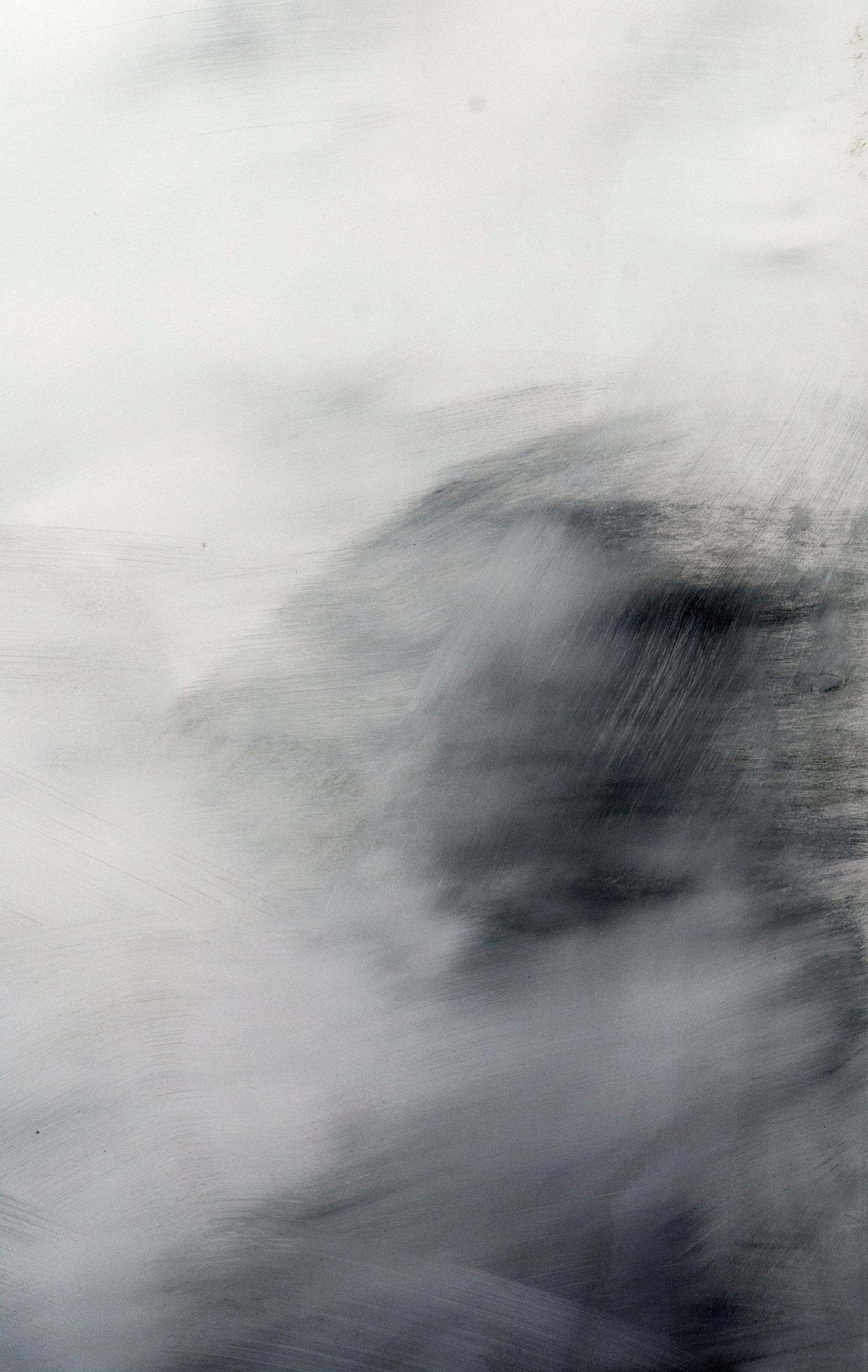 Ombak 1 – dunkel, atmosphärisch, abstrakt, Landschaft, Harz und Acryl auf Tafel (Zeitgenössisch), Painting, von Jay Hodgins