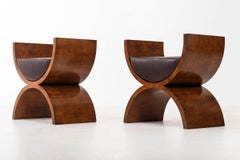 Bancs "Curule" de Jay Spectre