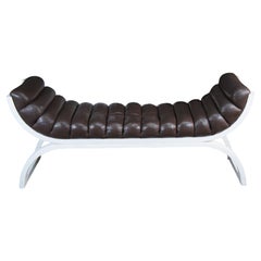 Jay Spectre para Century Furniture Banco "Eclipse" de cuero marrón y madera curvada blanca