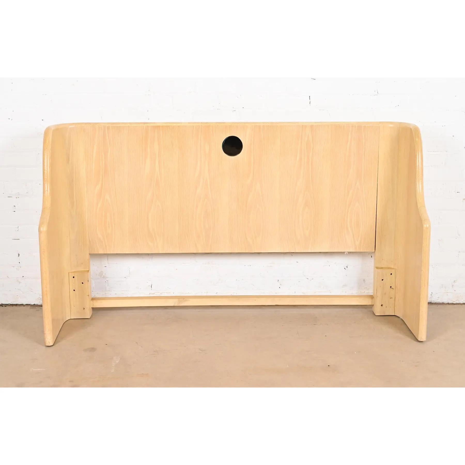 Jay Spectre para Century Furniture Cabecero moderno Art Decó de roble blanco y cromo Estadounidense en venta