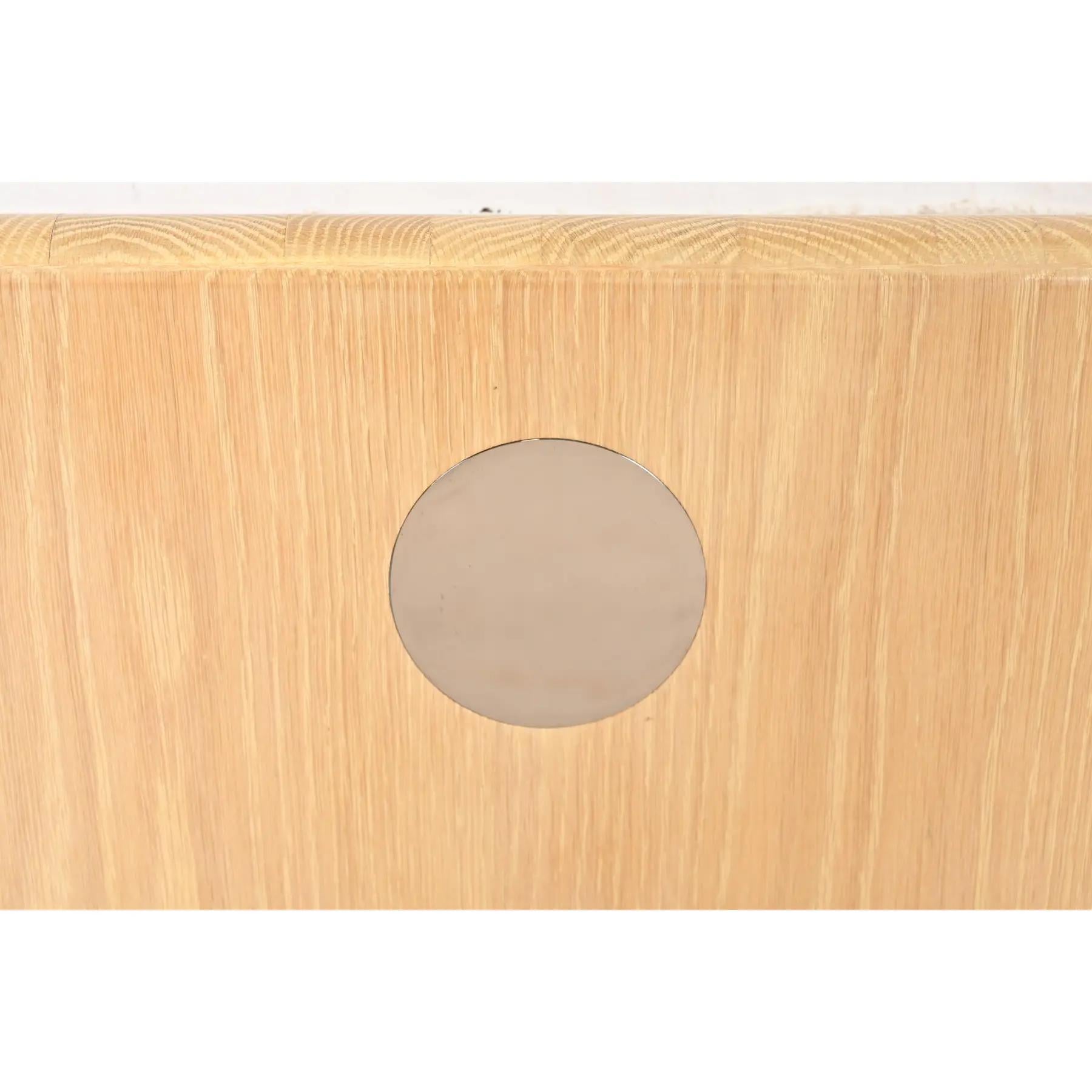 Jay Spectre para Century Furniture Cabecero moderno Art Decó de roble blanco y cromo en venta 1