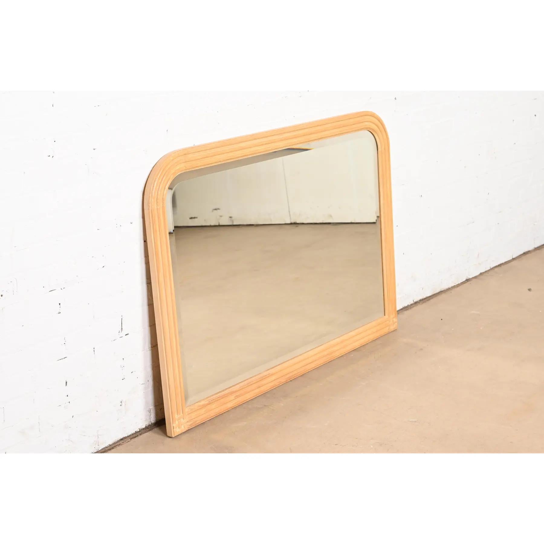 Jay Spectre per Century Furniture - Specchio da parete con cornice in Oak Mirror moderno Art&Deco In condizioni buone in vendita a South Bend, IN