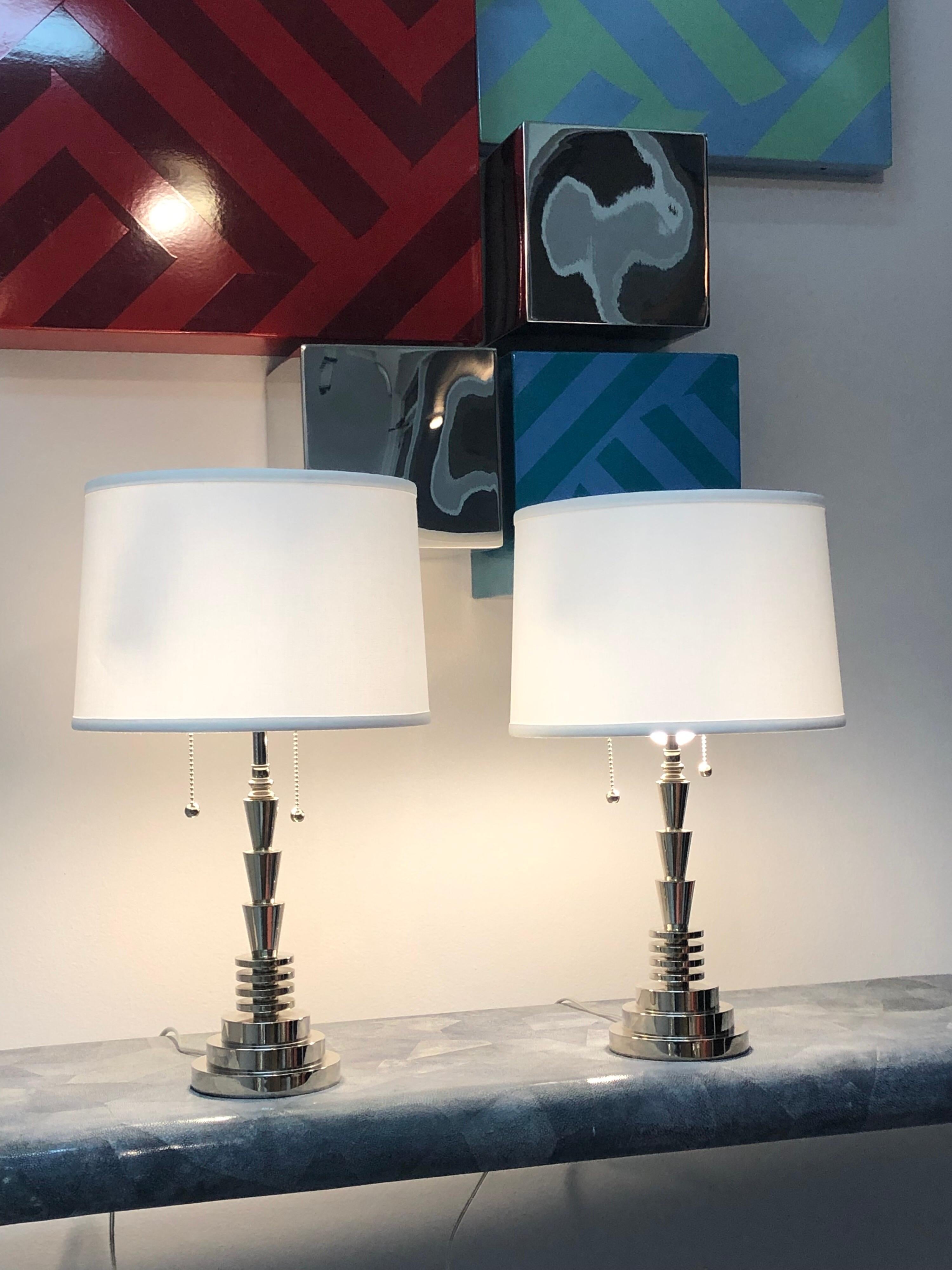 Jay Spectre Pair of Polished Nickel Table Lamps by Hanson 3