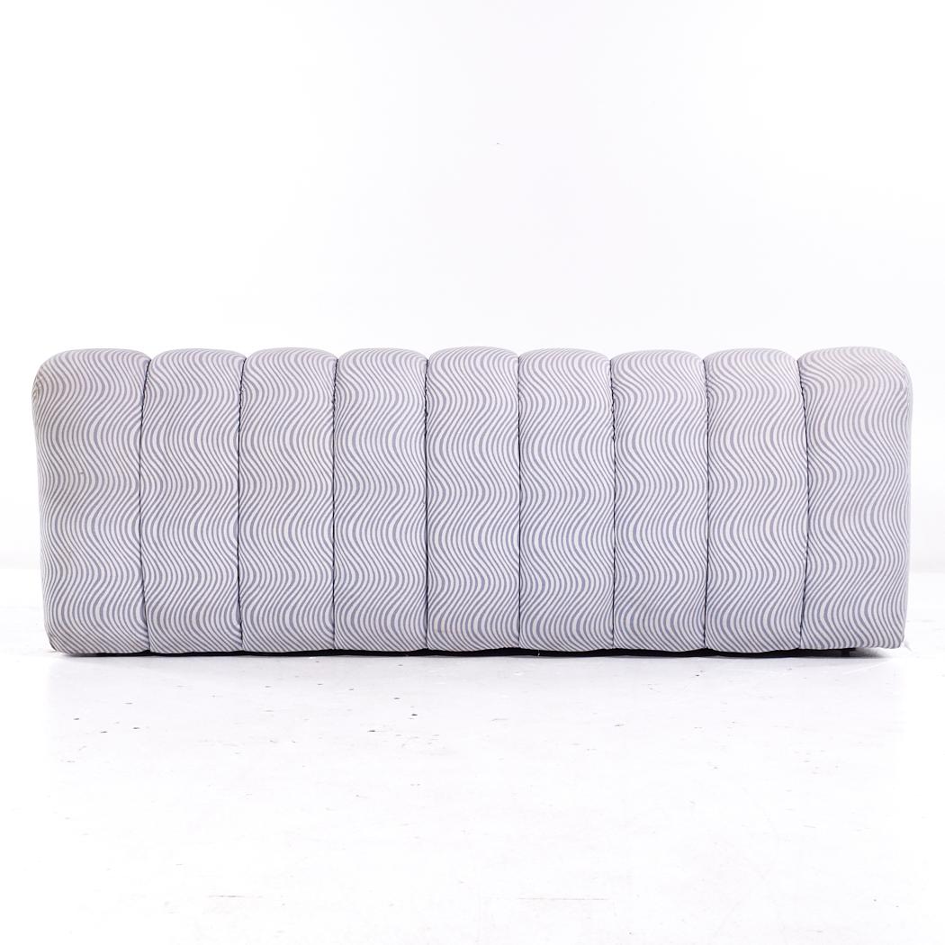 Tissu d'ameublement Canapé canapé cannelé postmoderne Jay Spectre en vente