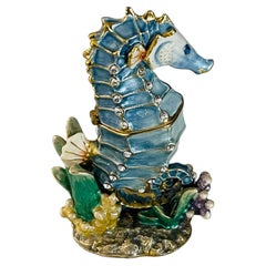 Jay Strongwater – Skulpturierte Schachtel aus emailliertem Bronze mit Swarovski-Seepferdchen-Motiv