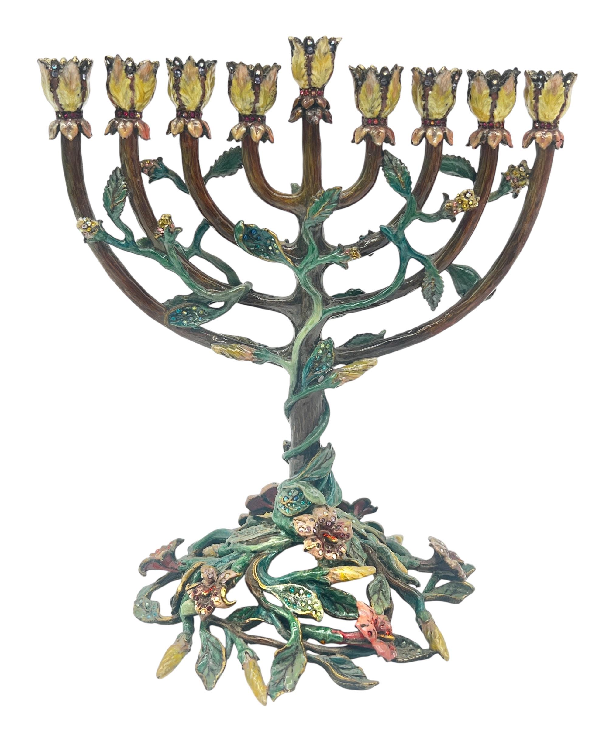 Jay Strongwater Menorah di Hanukkah smaltata e ingioiellata con Magnolia In condizioni buone in vendita a New York, NY